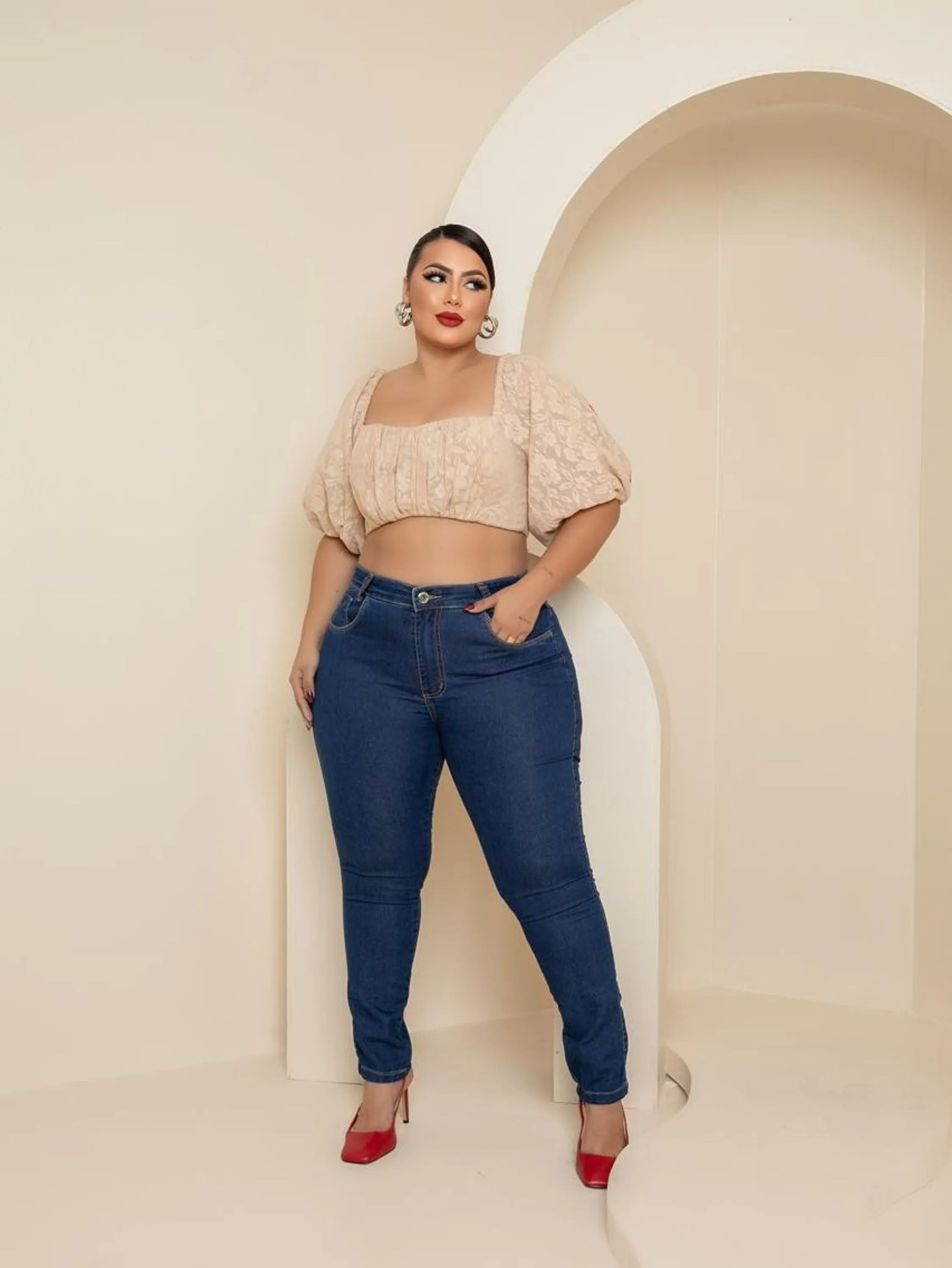 Calça skinny plus size cintura alta com elastano