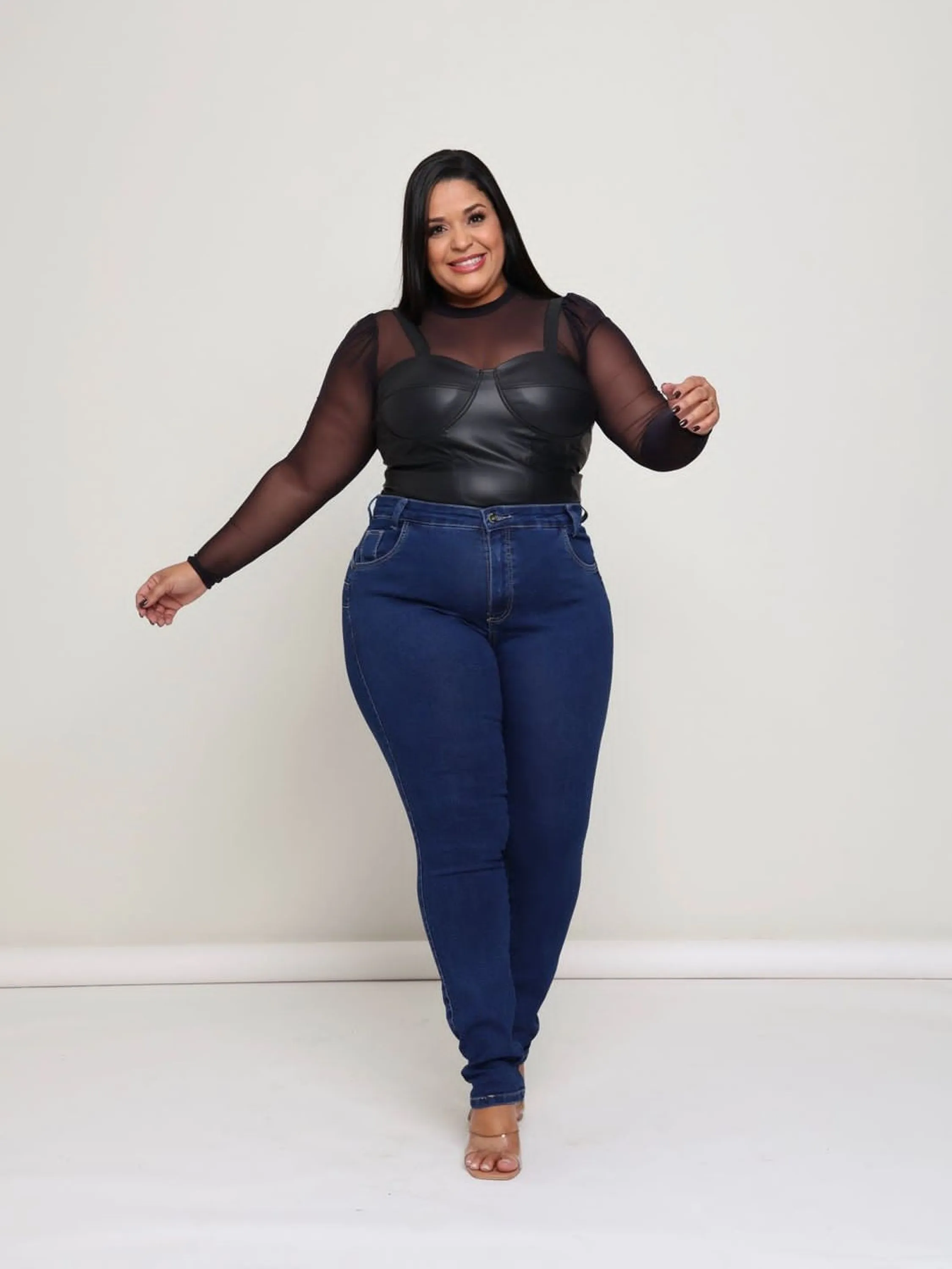 Calça skinny plus size cintura alta com elastano