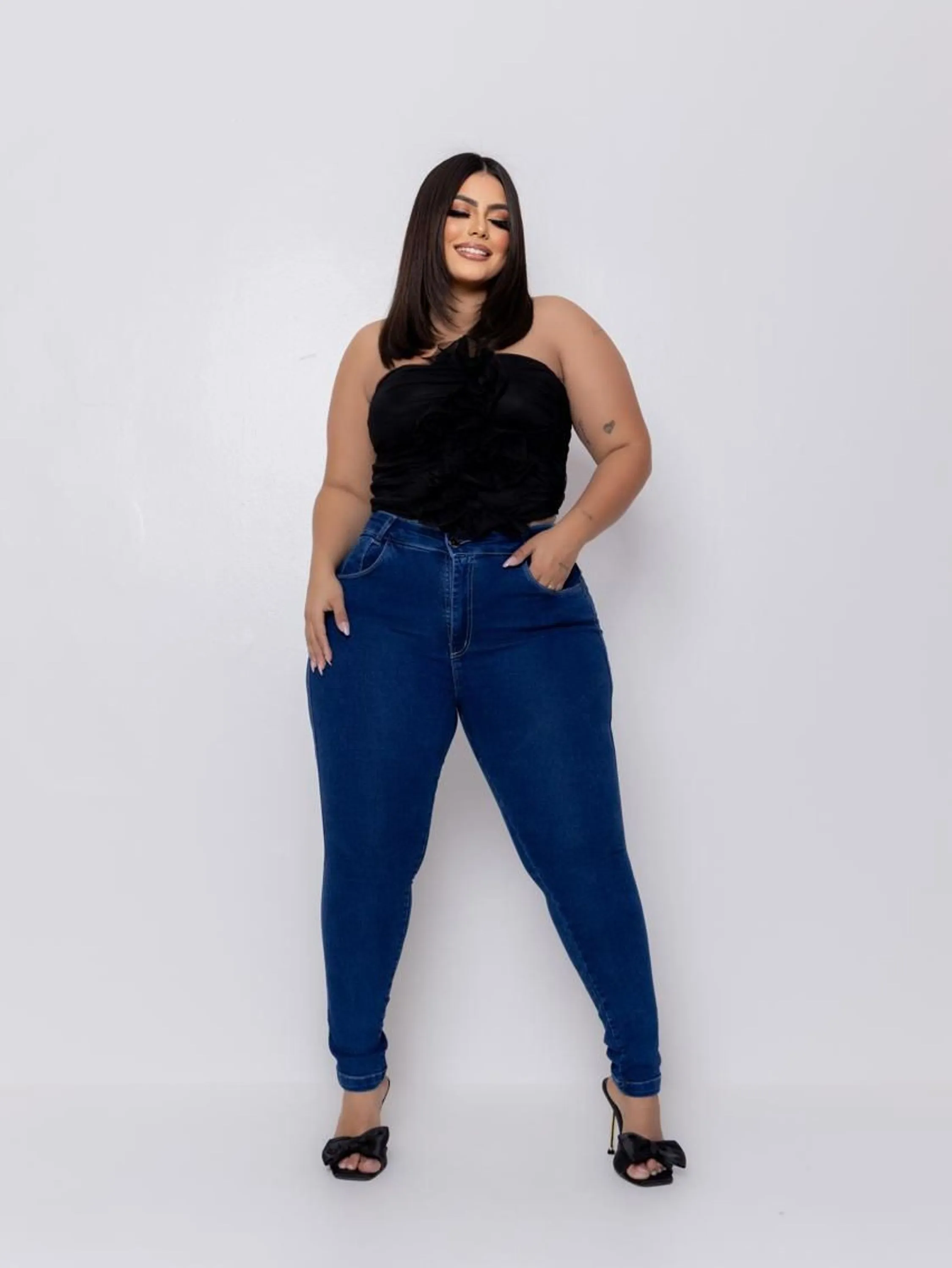 Calça skinny plus size cintura alta com elastano