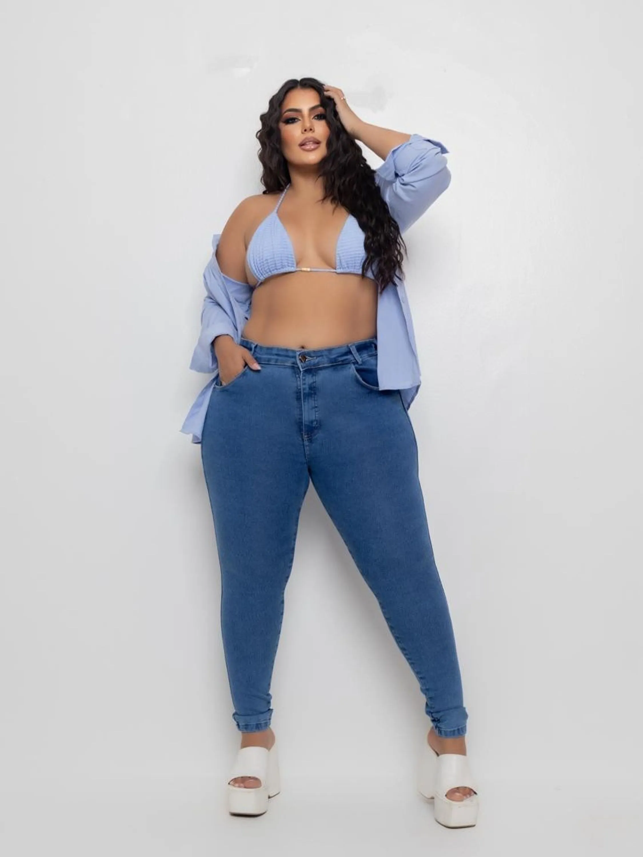 Calça skinny plus size cintura alta com elastano