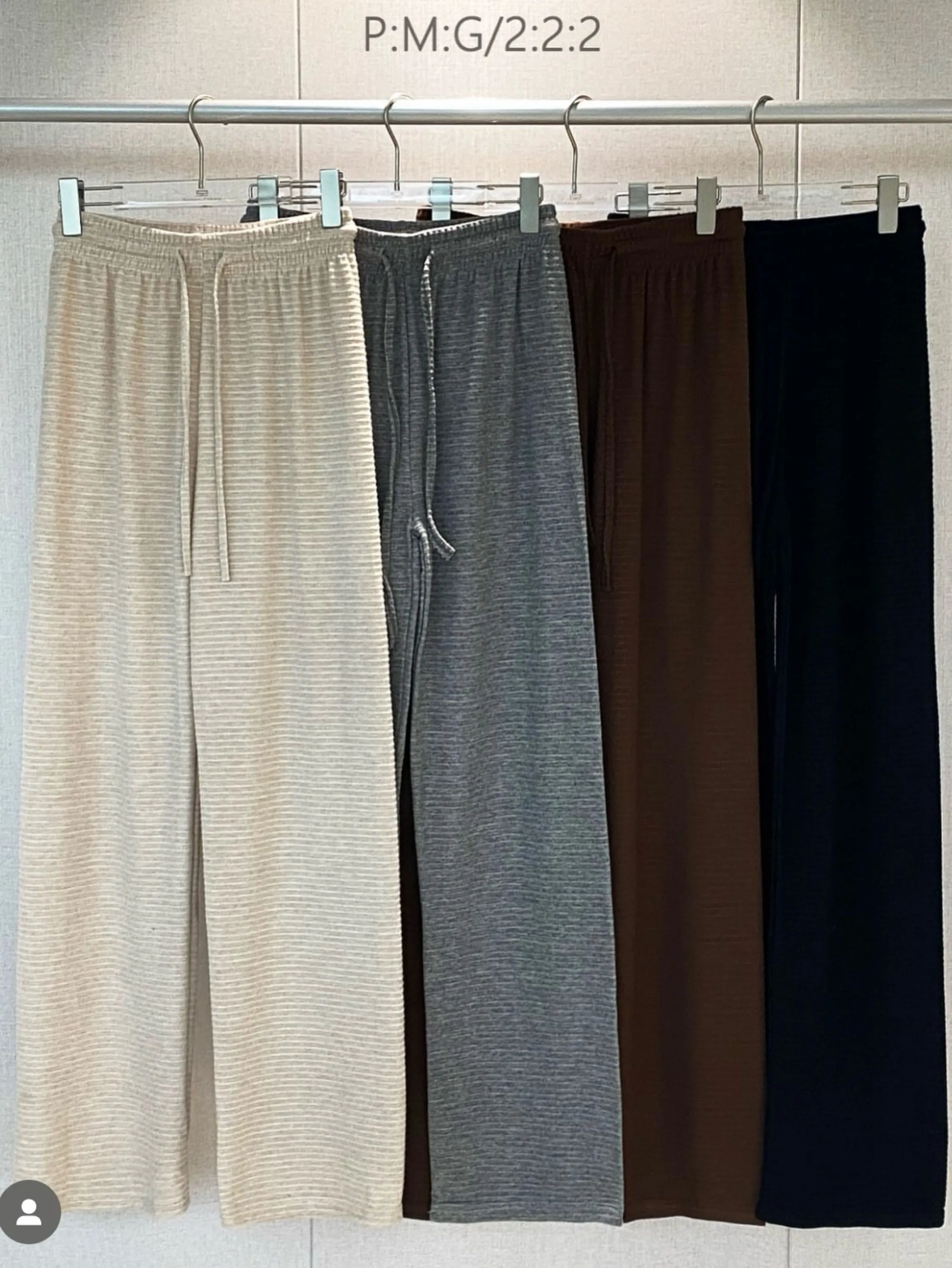 Calça pantalona de lãzinha , ajuste na cintura  Yan modas