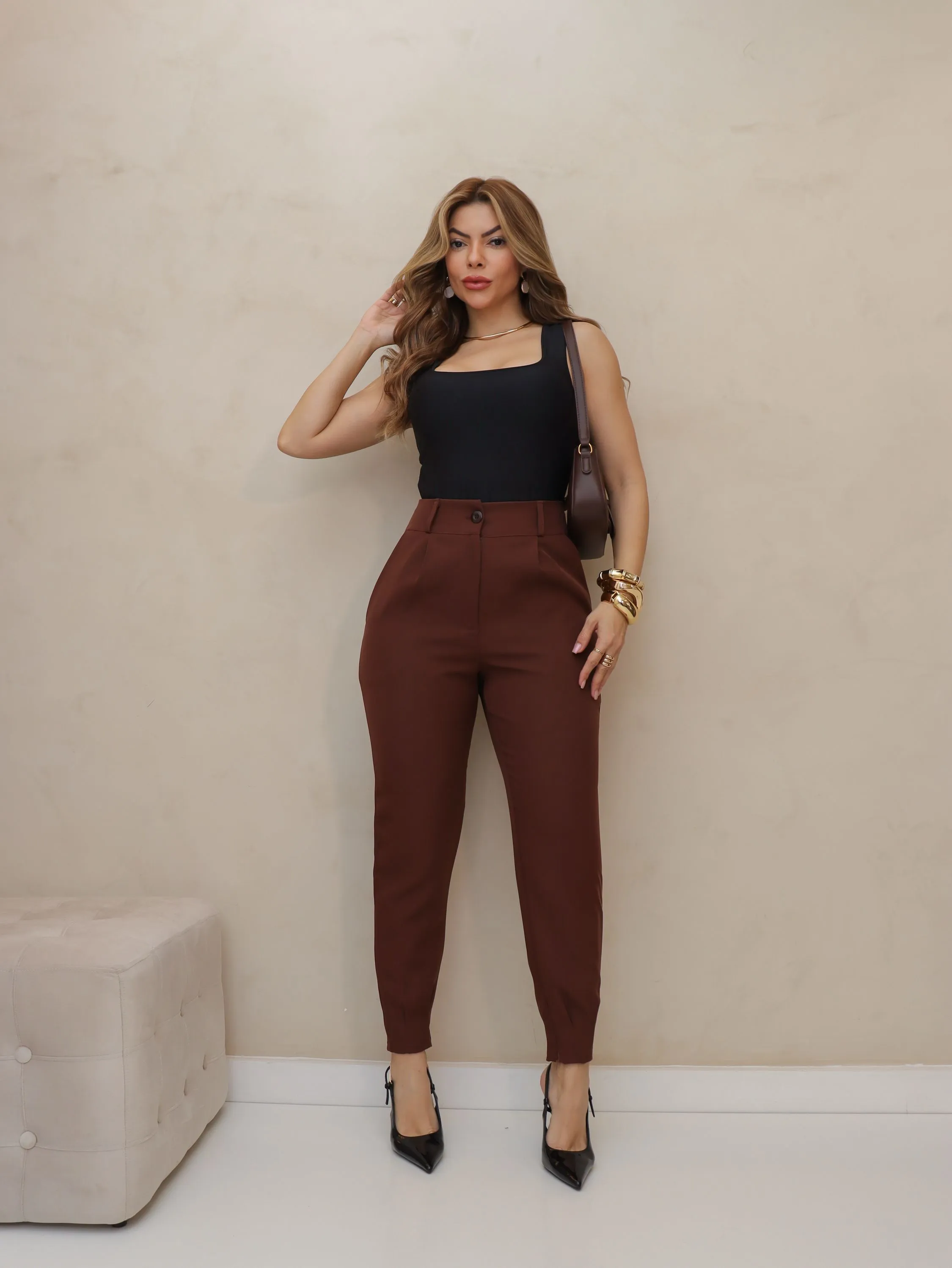 Calça Jogger Alfaiataria Social com Zíper na Barra