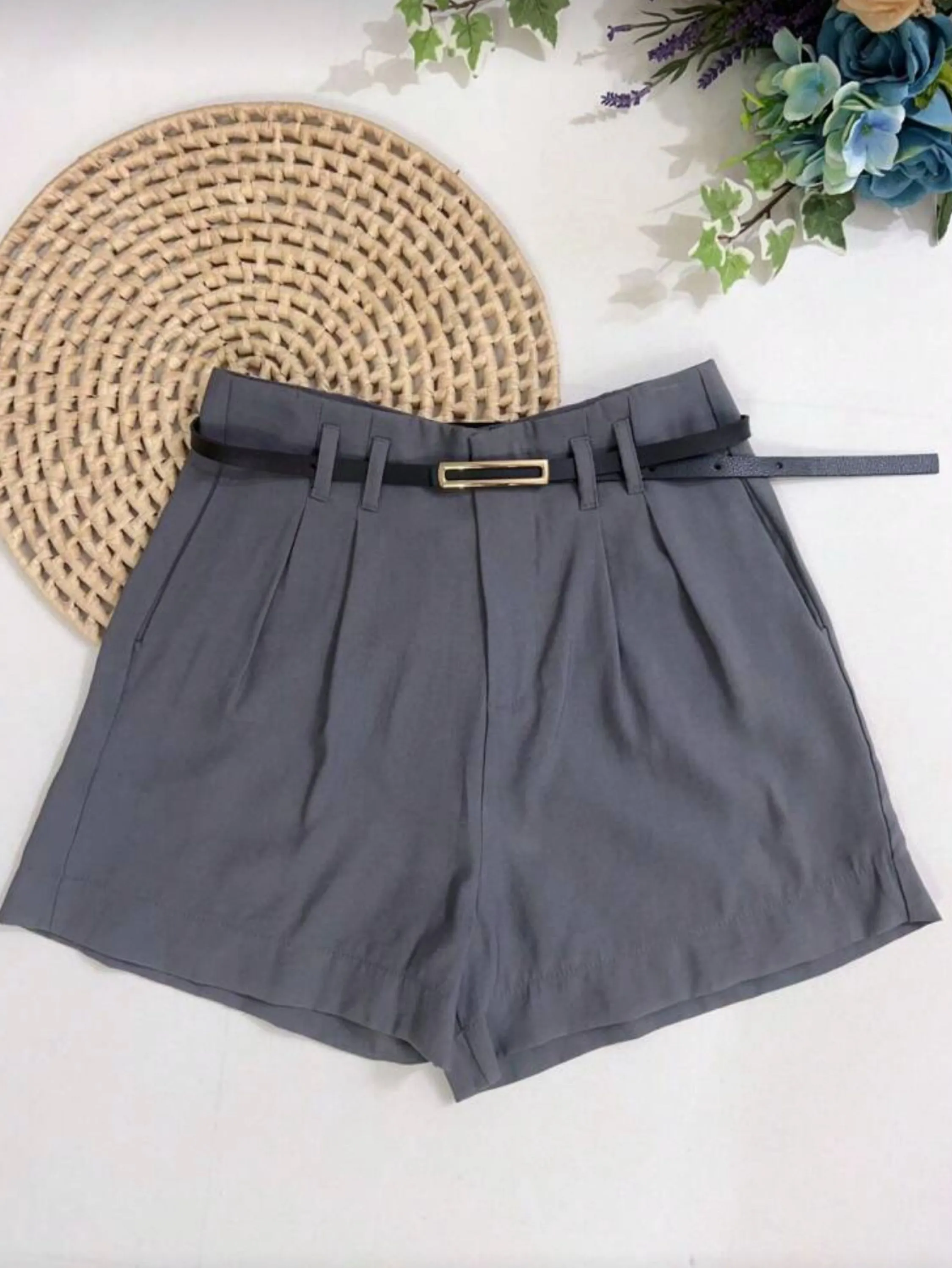 Short tecido marrant com cinto linda bella