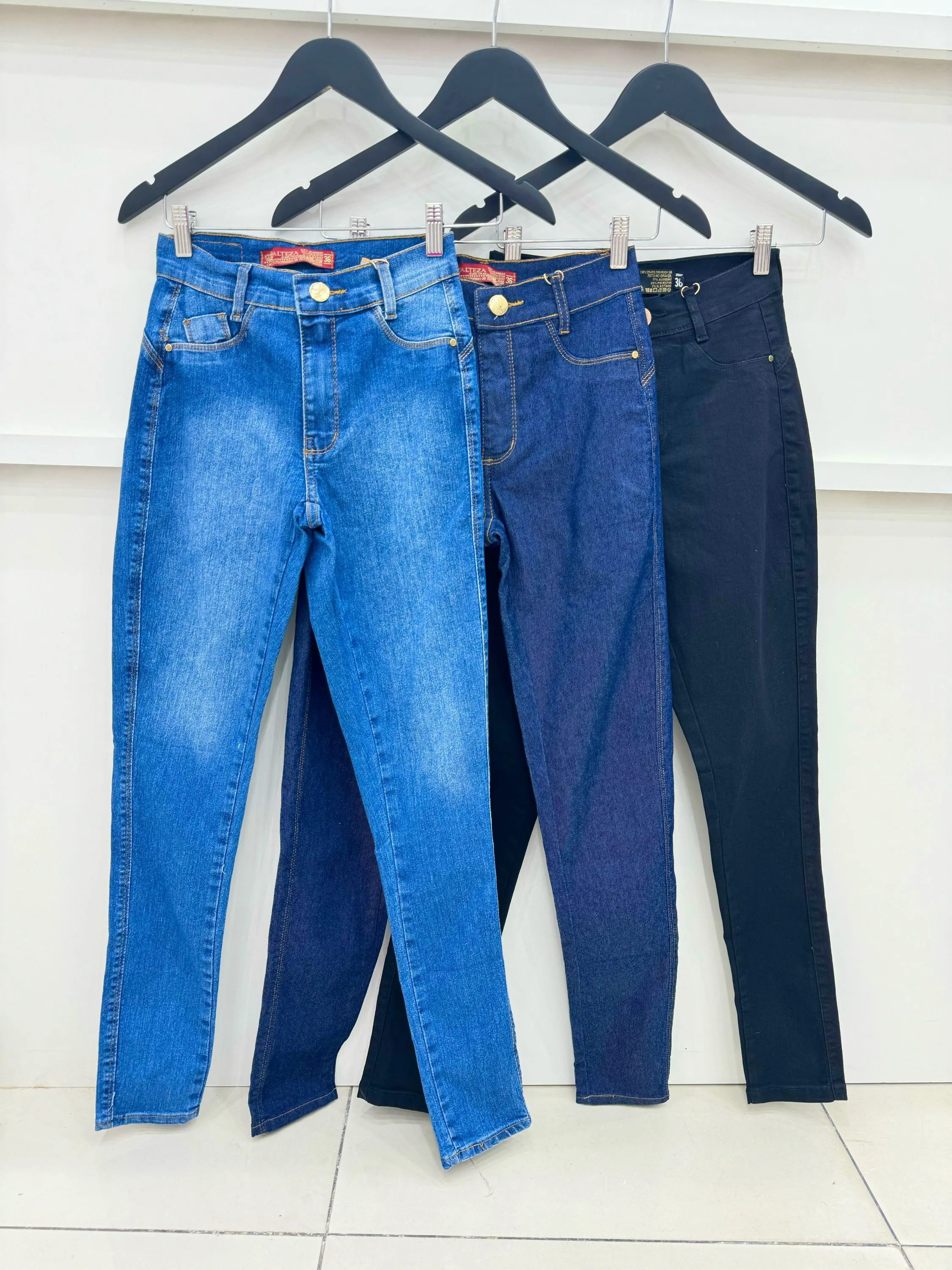 Calça jeans mom com lycra