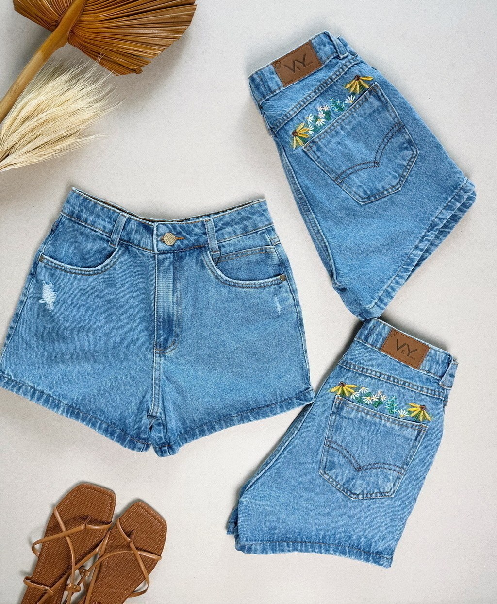 Short Jeans Feminino Bordado Jardim Flores Em Cima do Bolso Traseiro Com Bolso