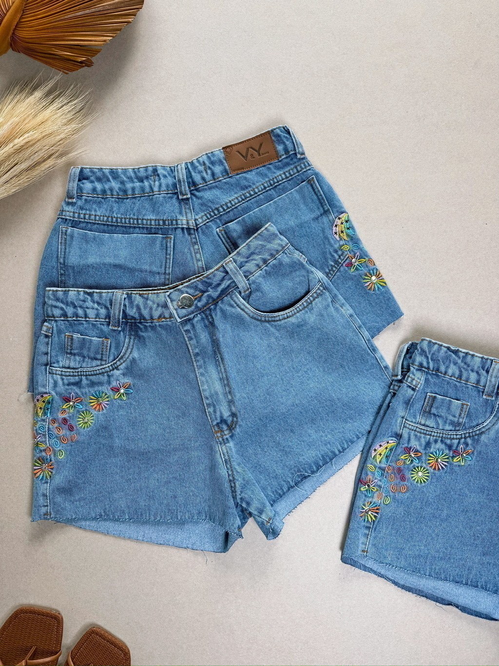 Short Jeans Feminino Jardim Pedraria Flores Laterais Com Bolso Melhor Qualidade