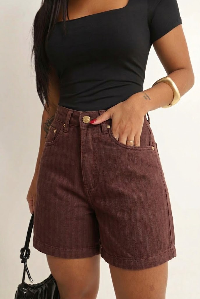 Short Jeans Feminina Mom Marrom Listrada Texturizada Ondina
