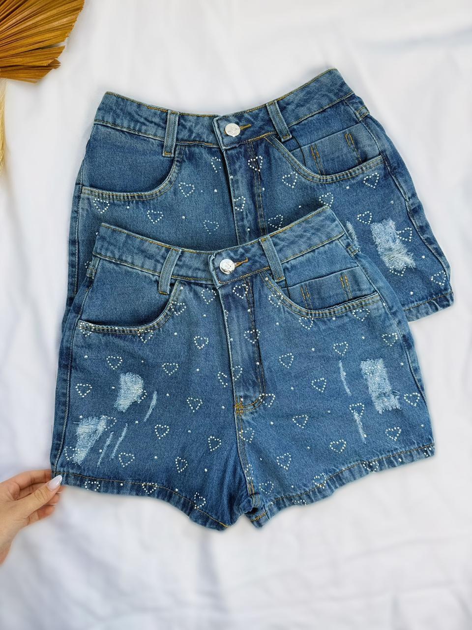 Short Jeans Feminino Corações Pequenos Puído Pedraria Pedrinhas Com Bolso