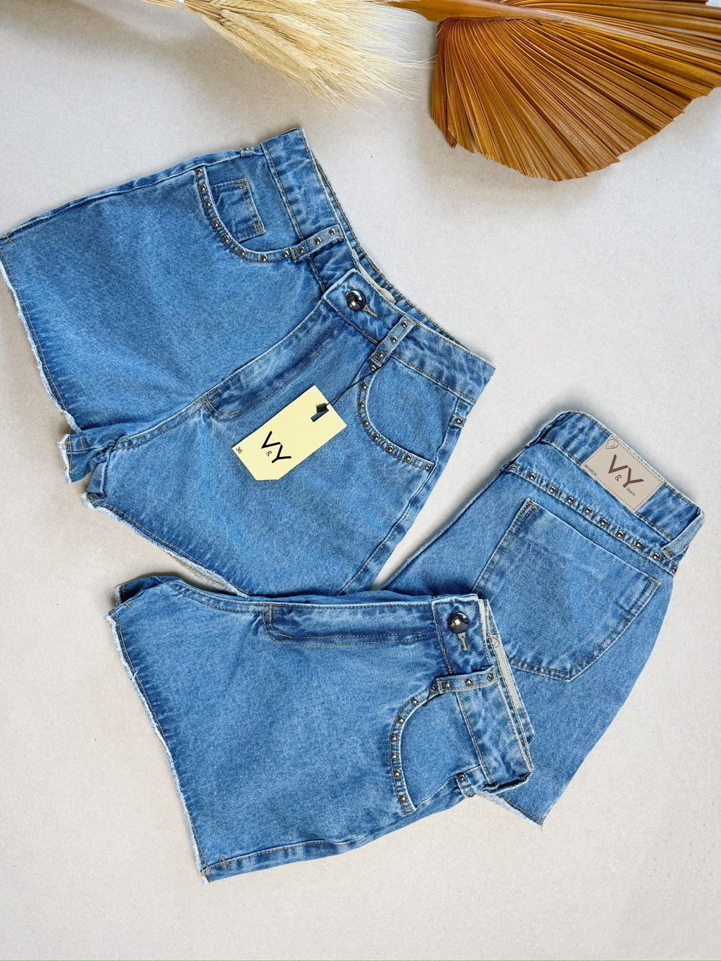 Short Jeans Feminino Tachinhas no Bolso Pedraria Melhor Qualidade