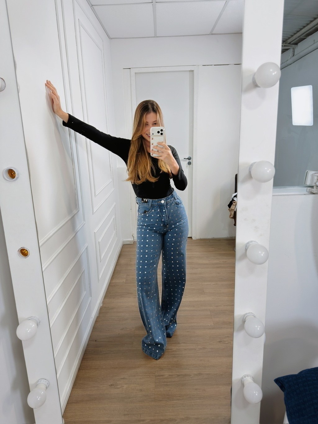 Calça Jeans Feminina Wide Leg Pedraria Toda de Bolinhas