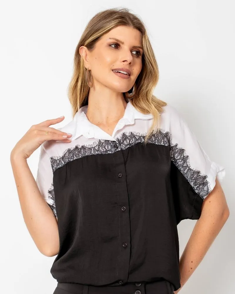 CAMISA ACETINADA COM RENDA PRETA