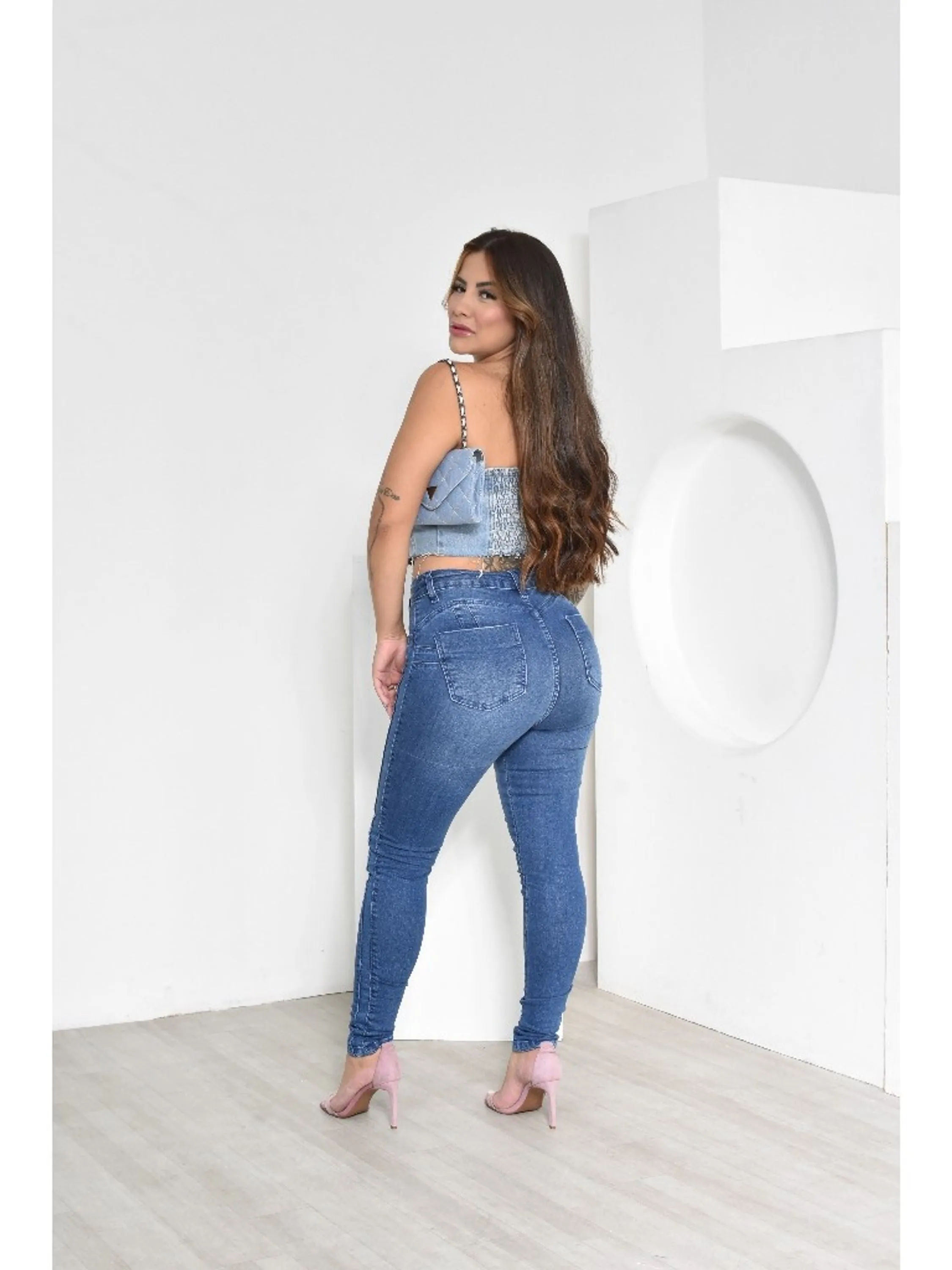 Calça Feminina Jeans Com detalhe nas laterais skinny