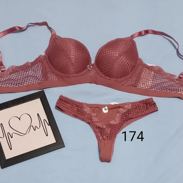 Promoção Afanda:174- Conjunto sexylingerie -Sutiã com bojo e calcinha fio dental com Detalhe de renda