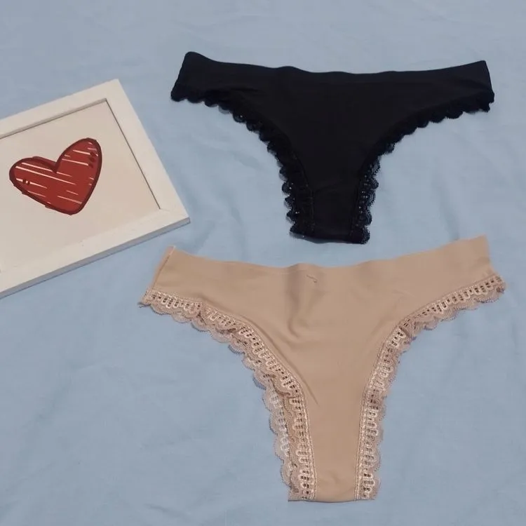 Afanda lingerie:Q030- Calcinha de poliamida com elastano ,com detalhe de renda