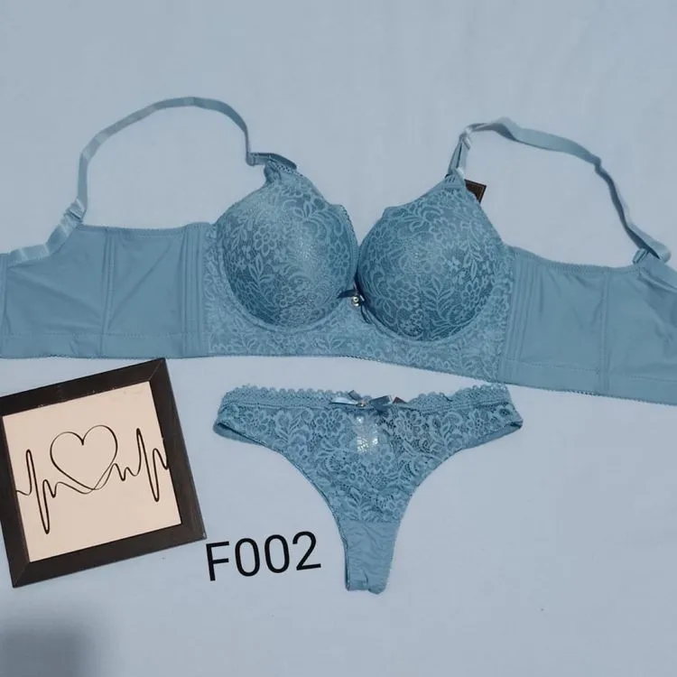 Promoção Afanda-F002- Conjunto sexy lingerie -Sutiã com bojo,largo na lateral e calcinha fio dental com detalhe de renda e tem opção de tirar as alças