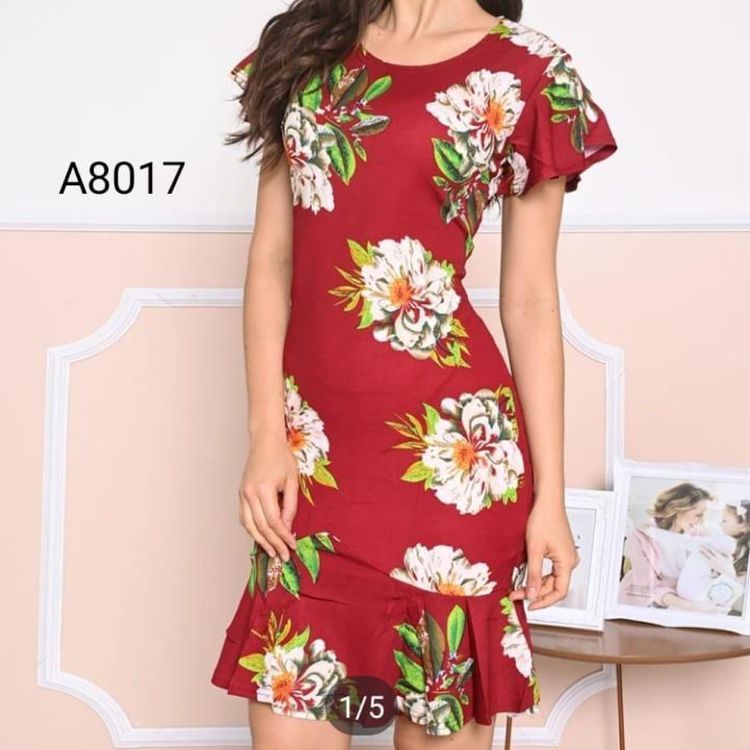 Afanda: vestido estampado midi,crepe com elastano ,com detalhe de babado nas mangas e na barra -veste ate 44