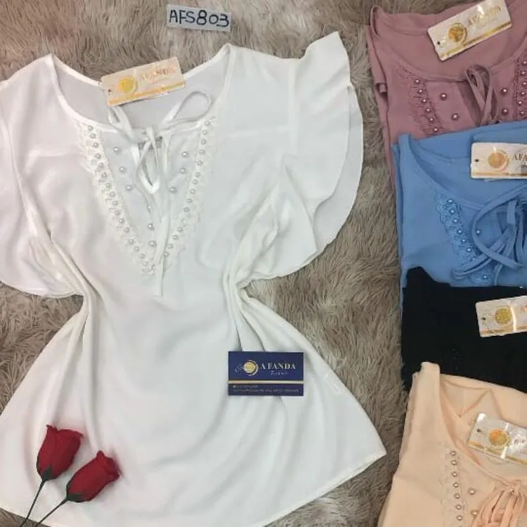 Afanda:AFS803- Blusa fem. de manga curta flare ,viscose com elastano,vom detalhe de babado nas mangas ,renda e pérolas e amarra na frente