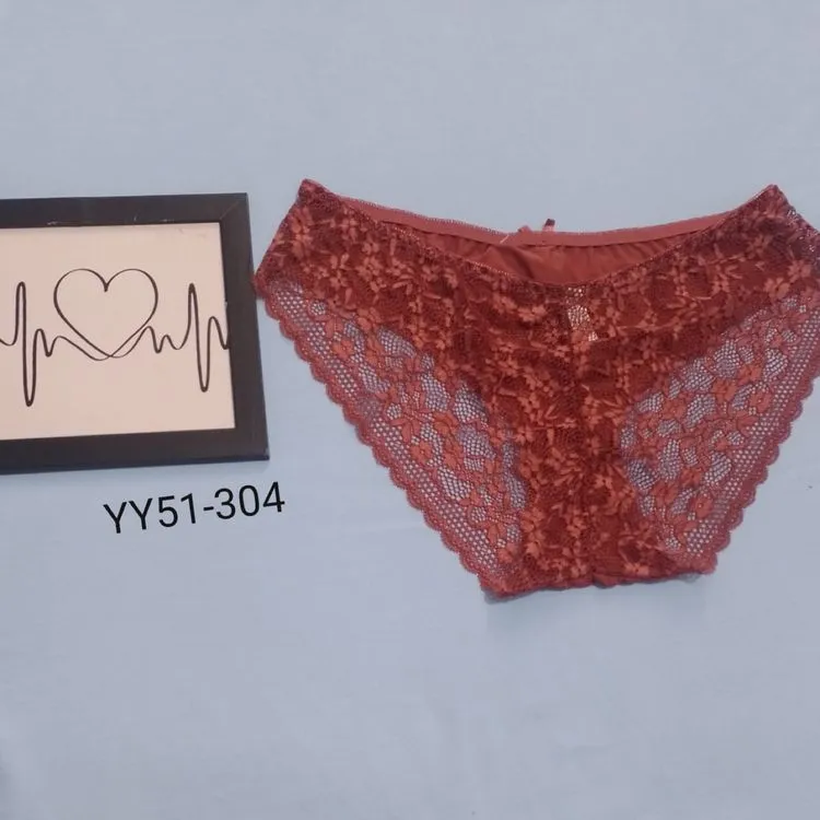 Afanda Lingerie Plus Syse: yy-304- Calcinha Plus syse de poliamida  com elastano e com detalhe de renda atrás