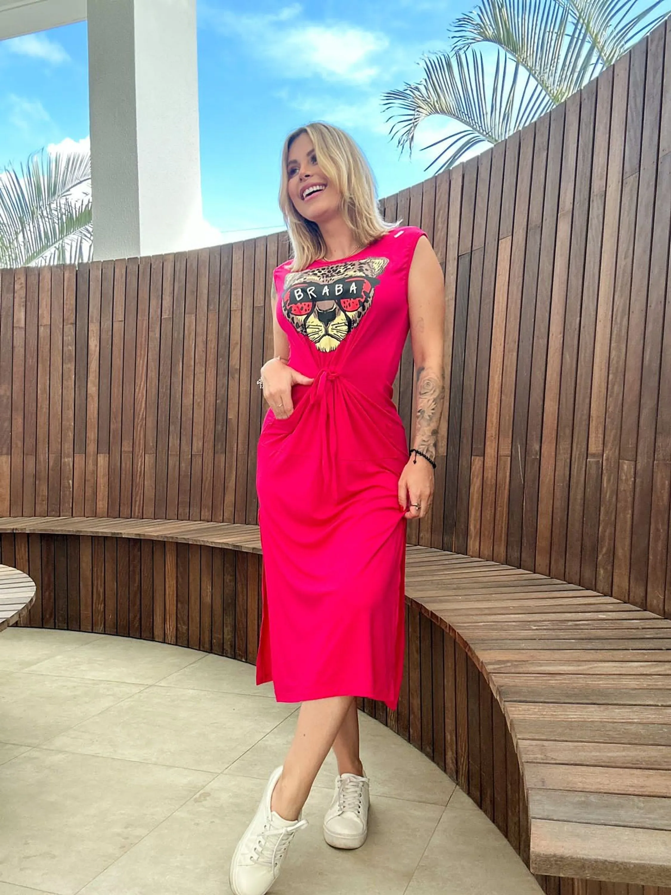 Vestido MIDI Tecido viscolycra estampa em onça Brava cor pik