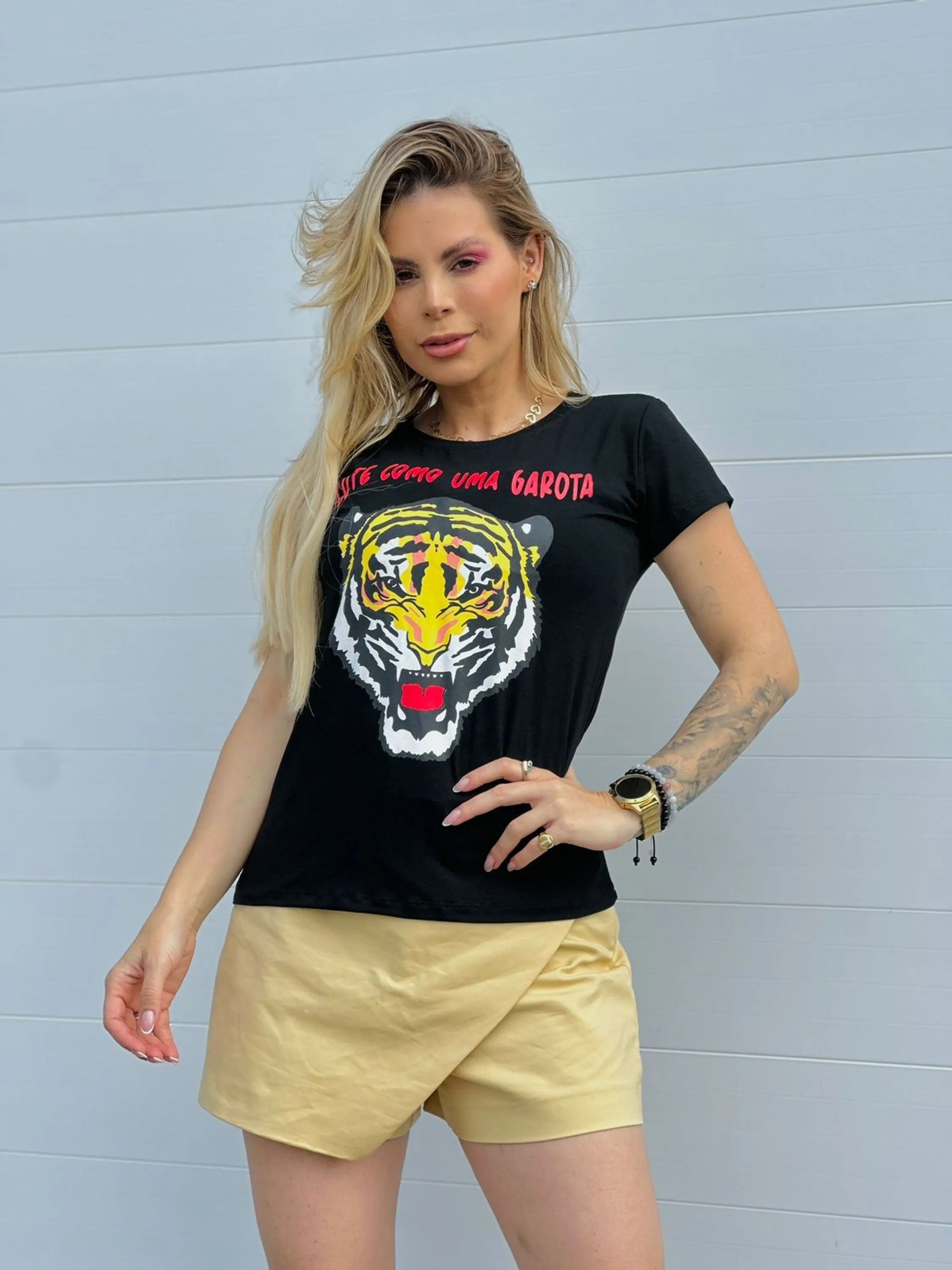 Blusa manga curta Tshirts estampa em onça