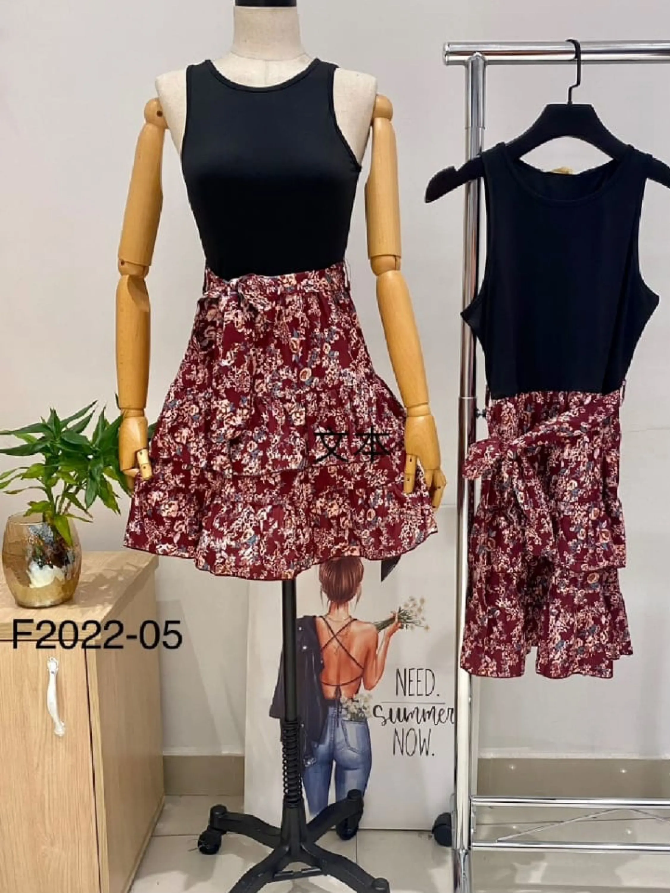 Vestido feminino poliéster com elastano curto sem manga estampa floral F2023-05