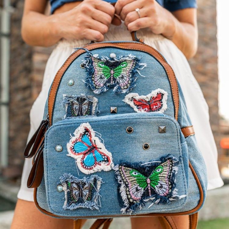 T184 mochila jeans bordada - Arara Dourada | ZAX