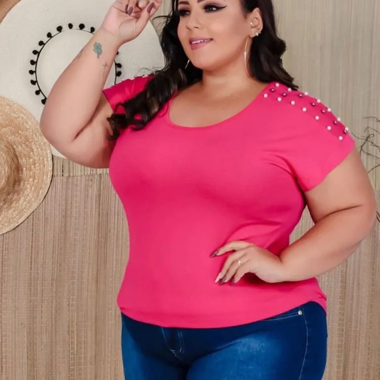 Blusa plus size com detalhes