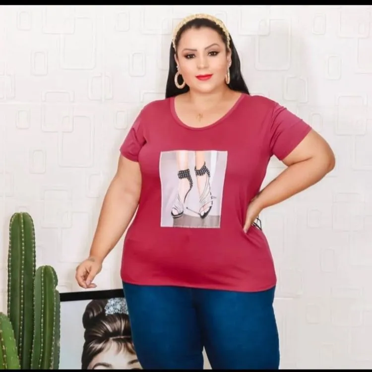 Blusa plus size com aplicação