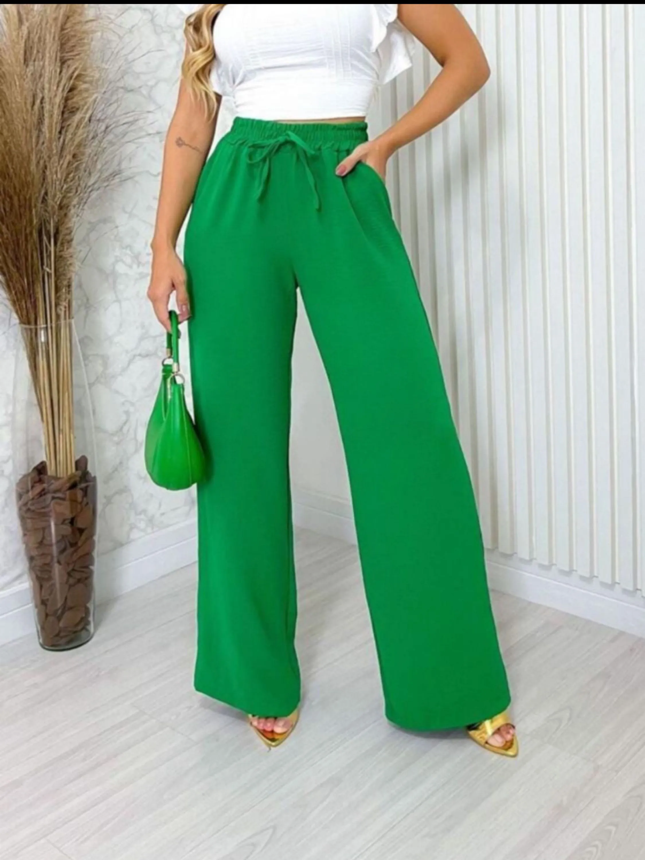 Calça pantalona calça com tecido leve