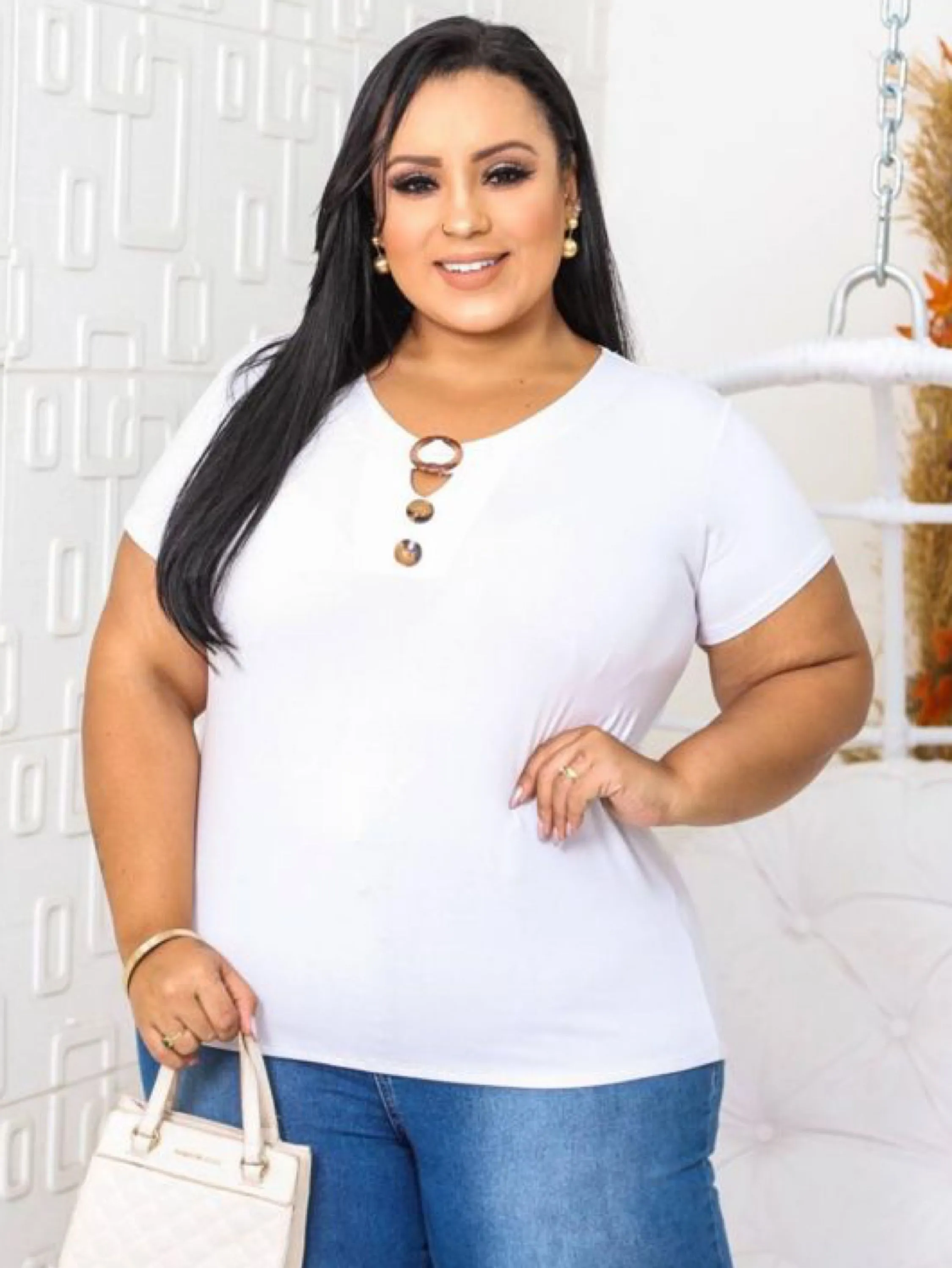 Blusa plus size com botão no peito