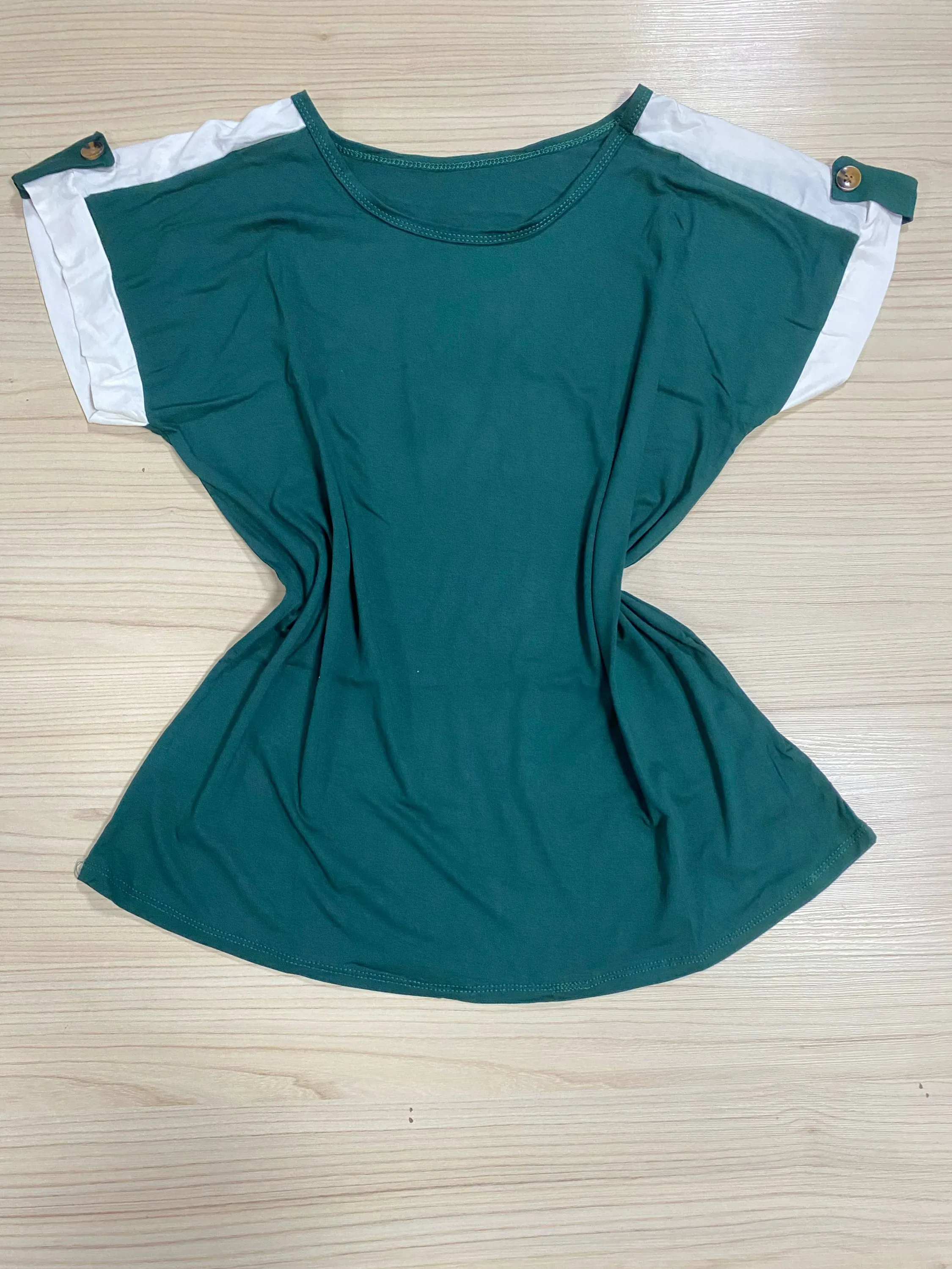 Blusa plus size bom botão na manga