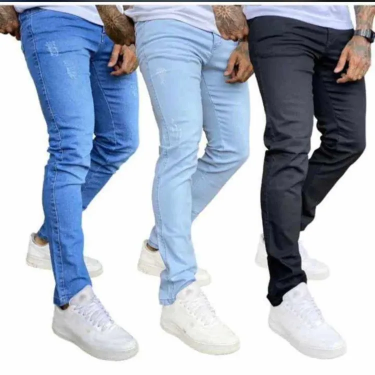 Calça masculina com detalhes