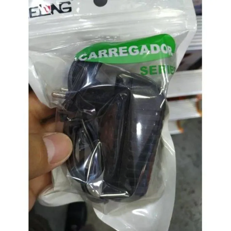 CARREGADOR PARA TABLET pino fino