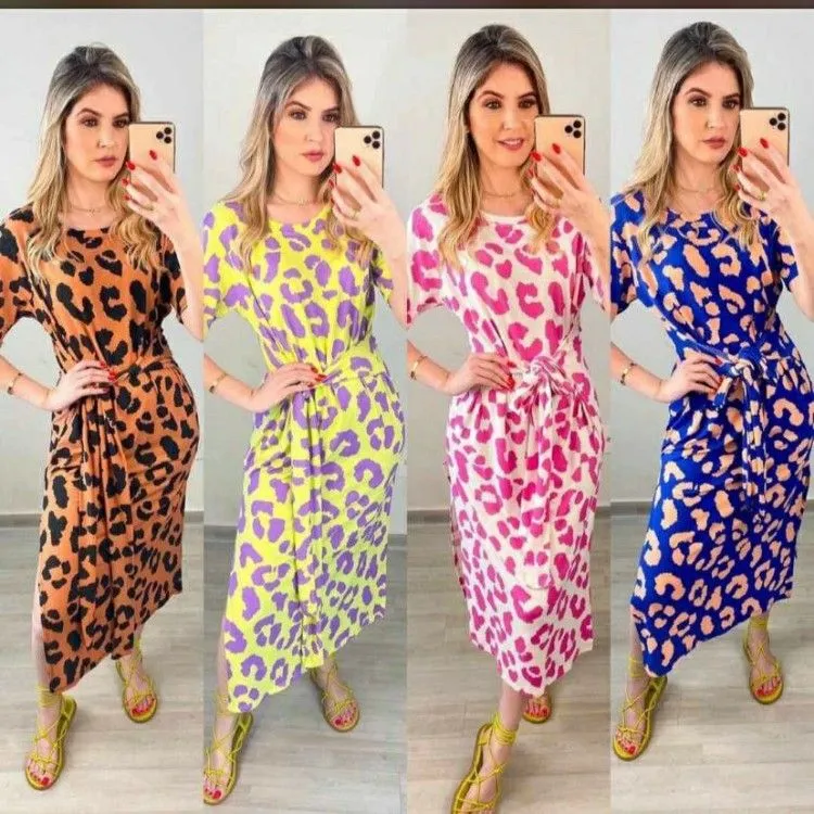 Vestido midi de arrumação,  com fenda lateral