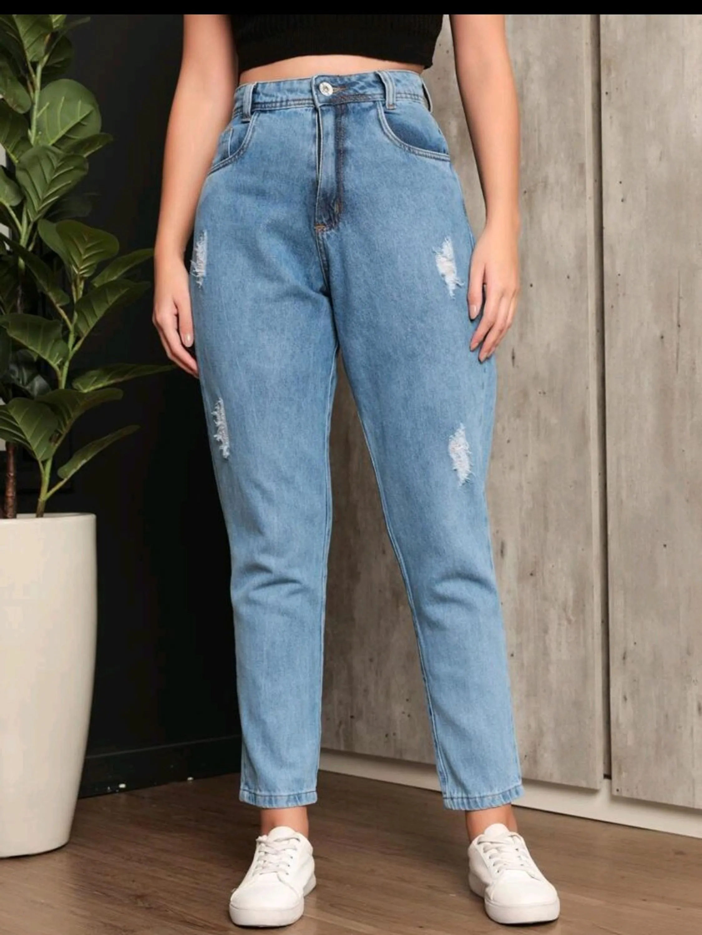 calça jeans com zíper com botão e bolso mom JEANS 19