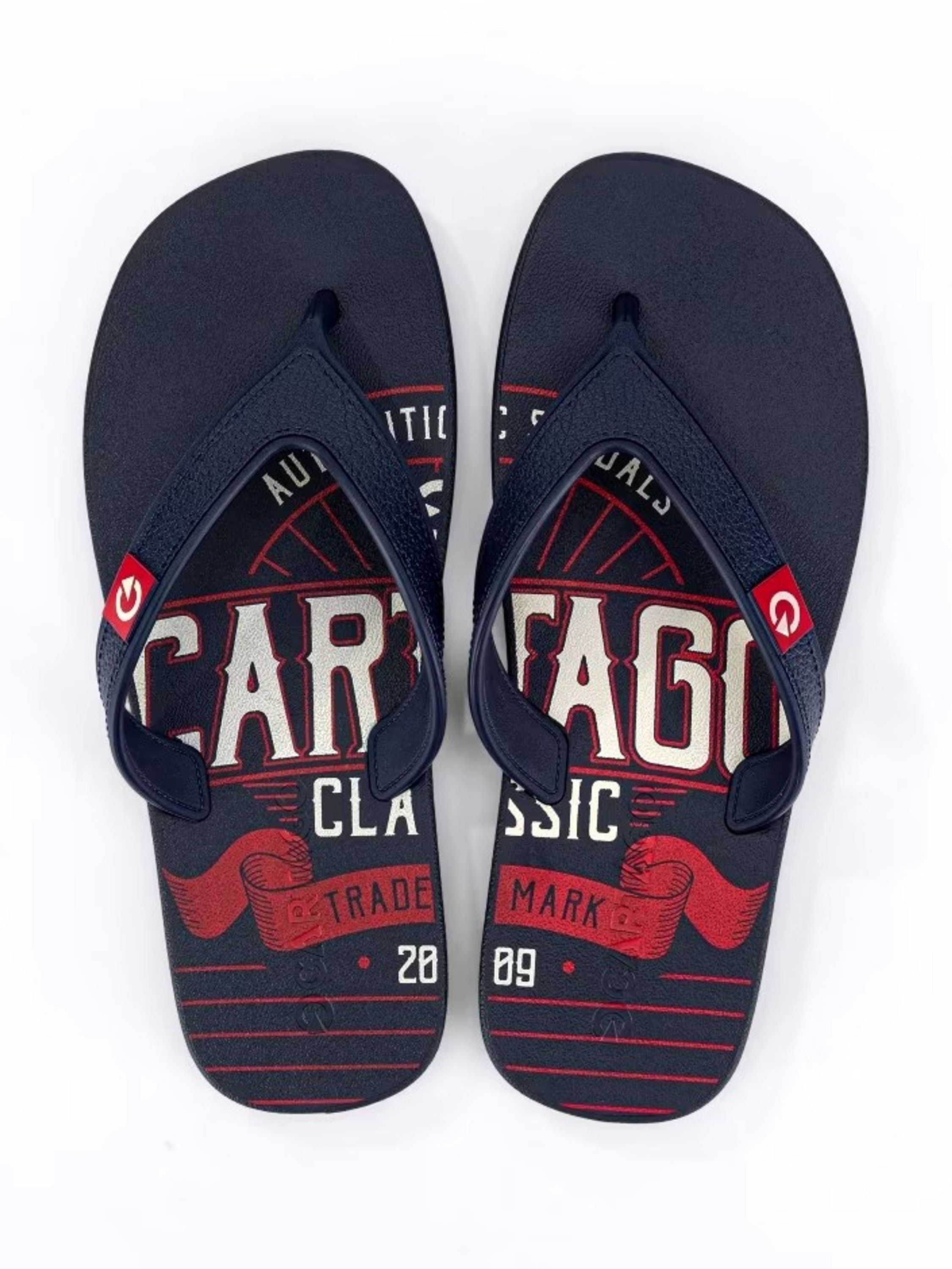 Chinelo Masculino de Dedo Cartago Dakar 10738
O Cartago Dakar, chegou para trazer mais conforto e estilo, para os pequenos aventureiros que amam velocidade. Com estampas inspiradas em modelos do automobilismo clássico, o Dakar conta com duas cores e uma p