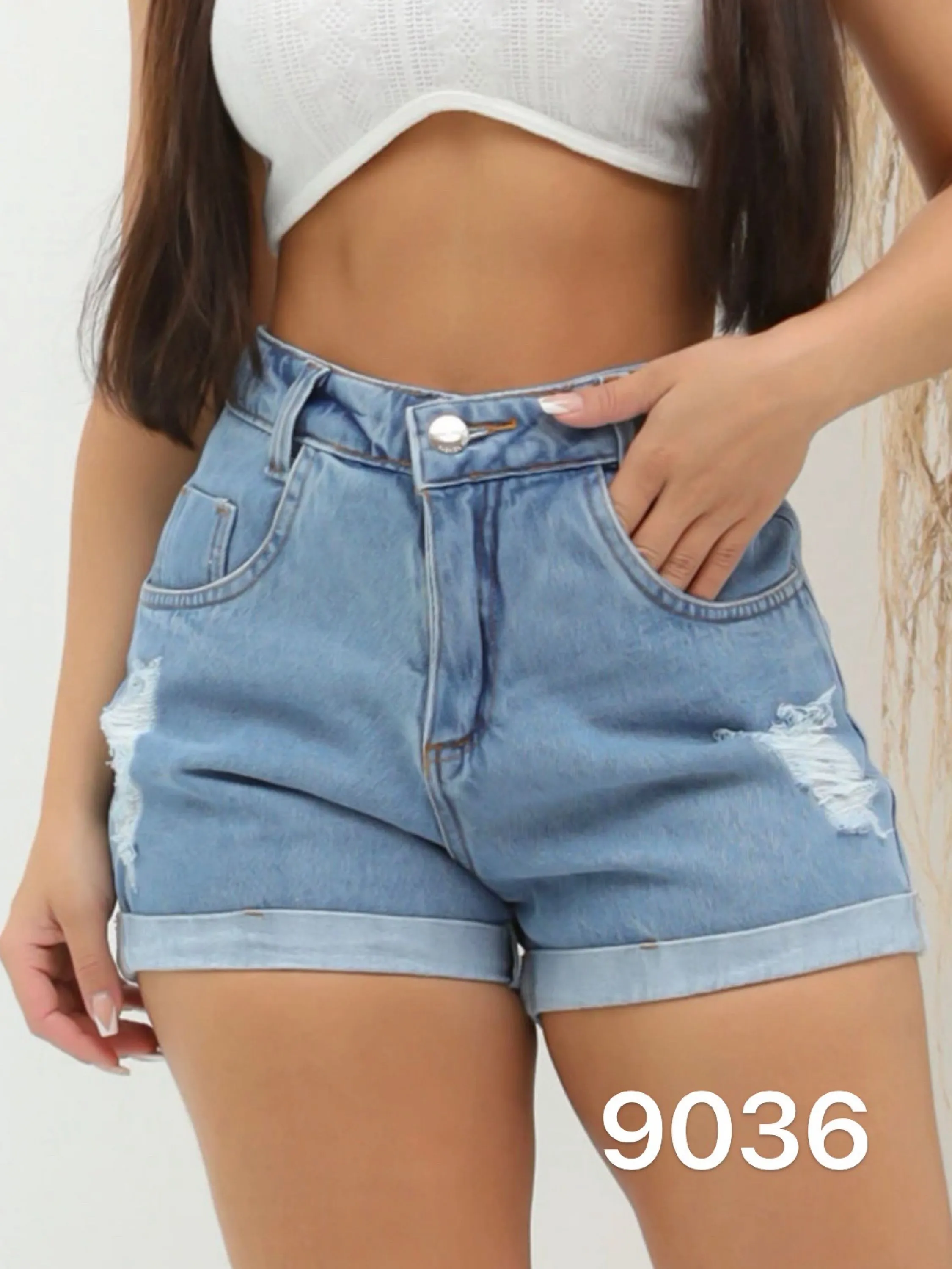 9036 short jeans feminina com bolsa com rascada