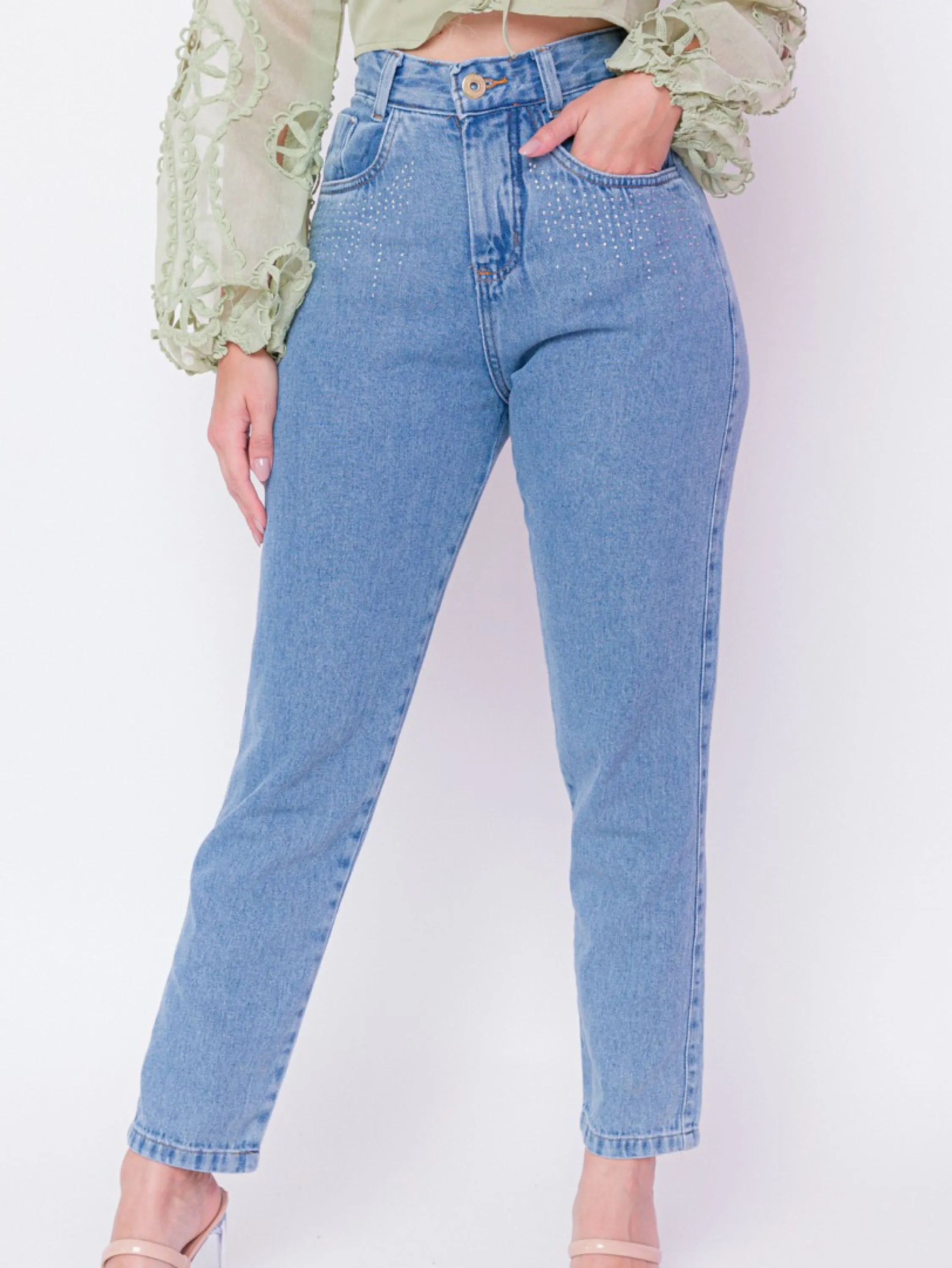 Calça jeans feminina com strass barrinha dobrada