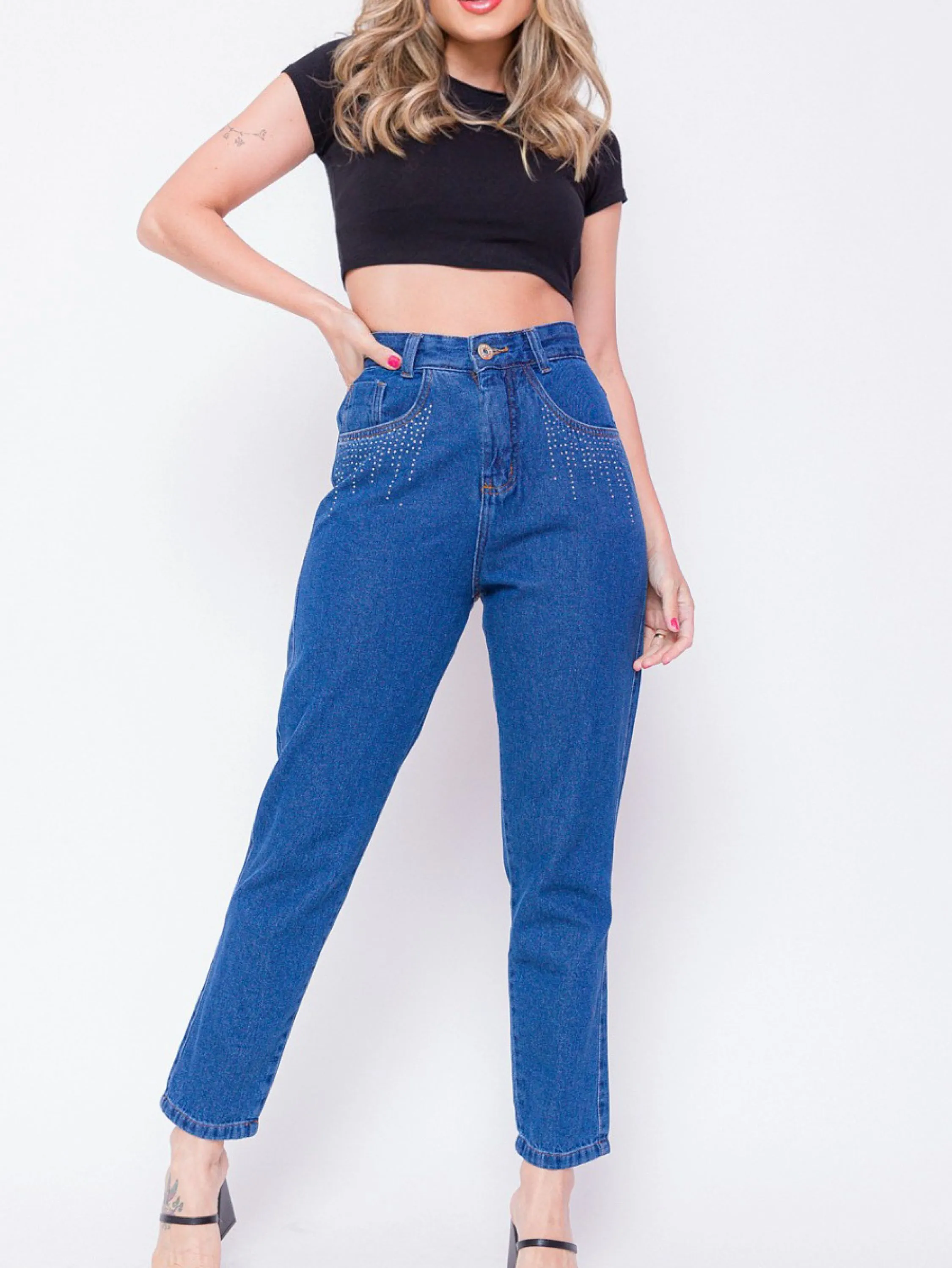 Calça jeans feminina com strass barrinha dobrada