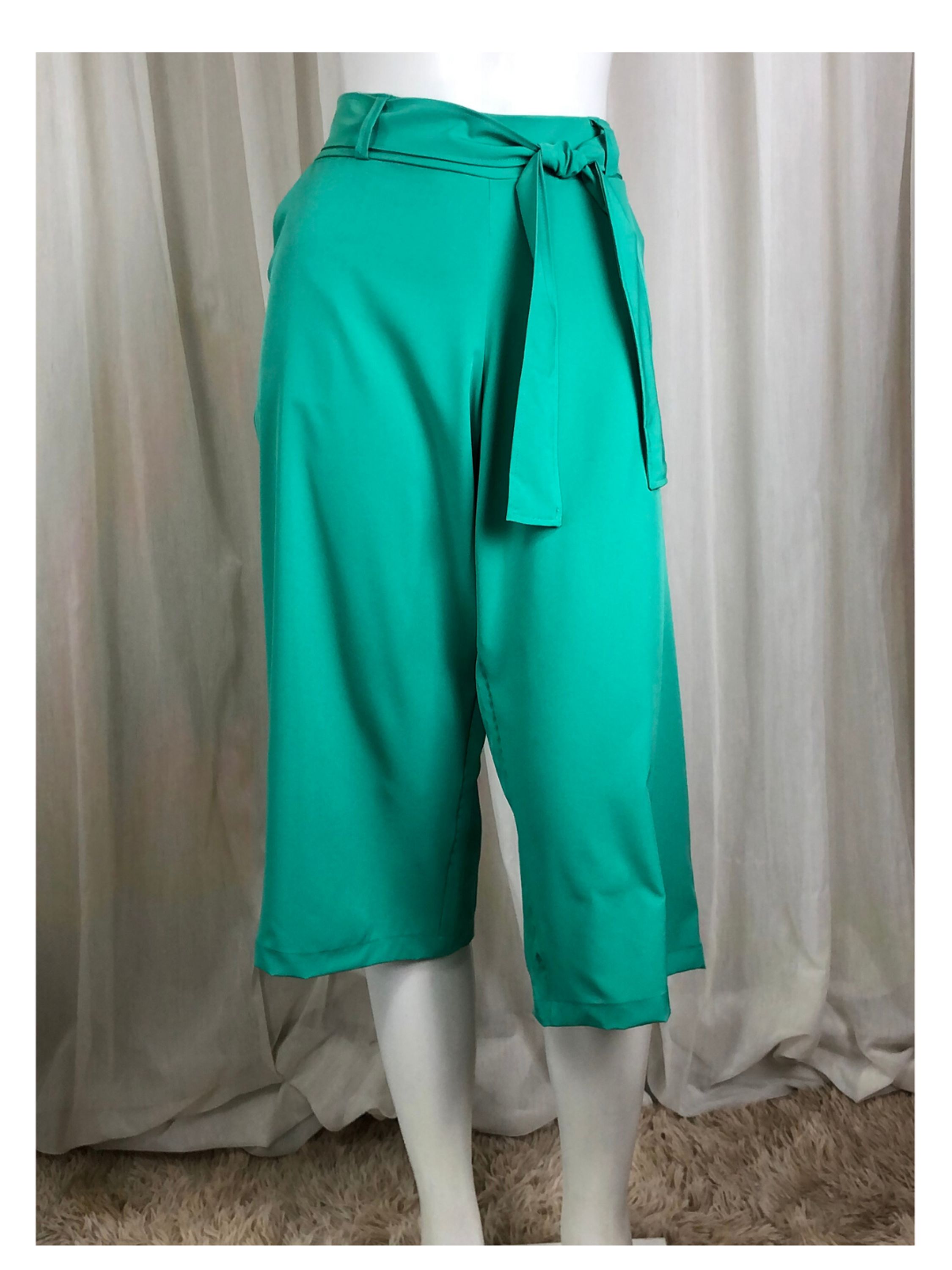 Calça Pantacourt Verde M (40)