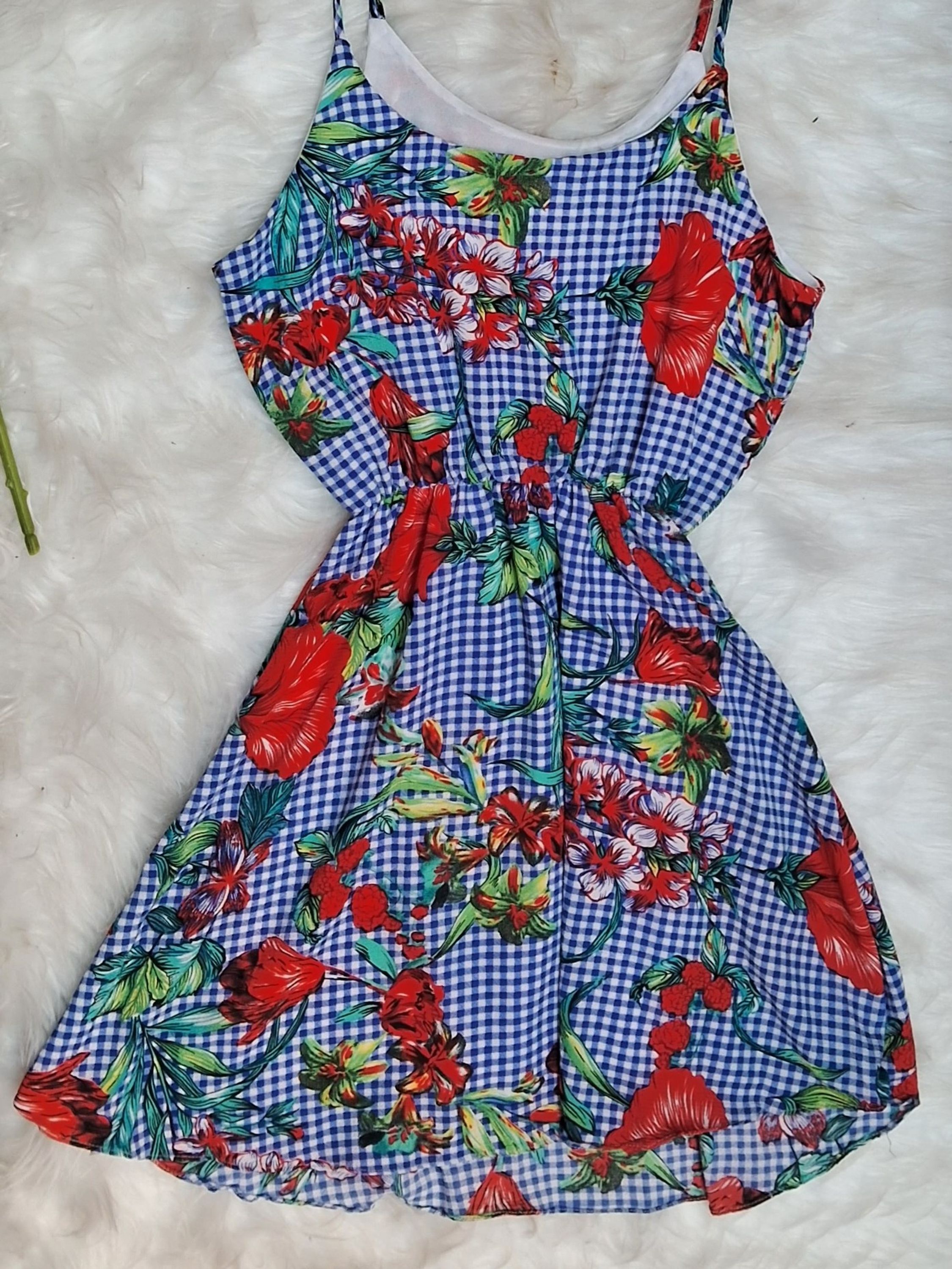 Vestido floral de alça regulável