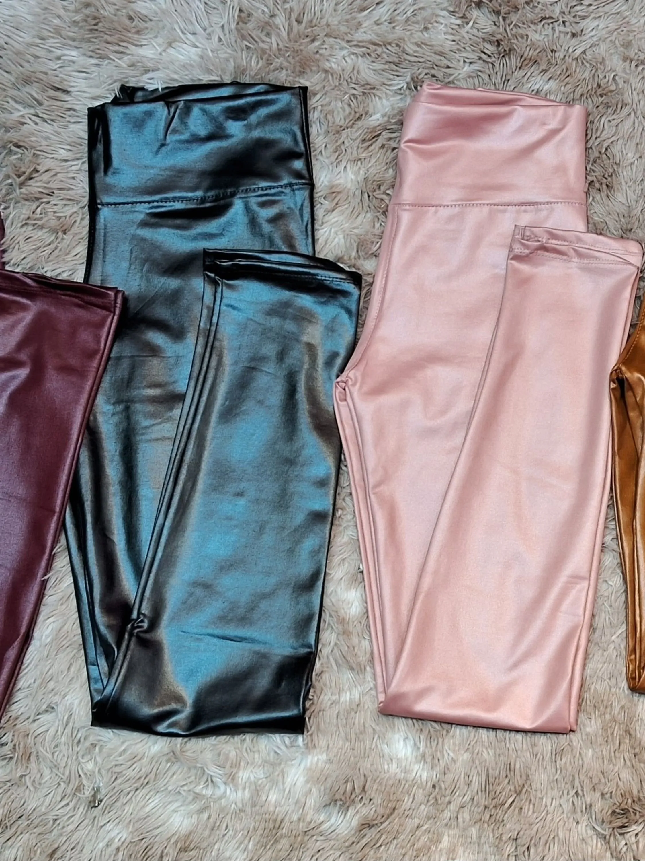 Calça Legging  couro  fake acetinada