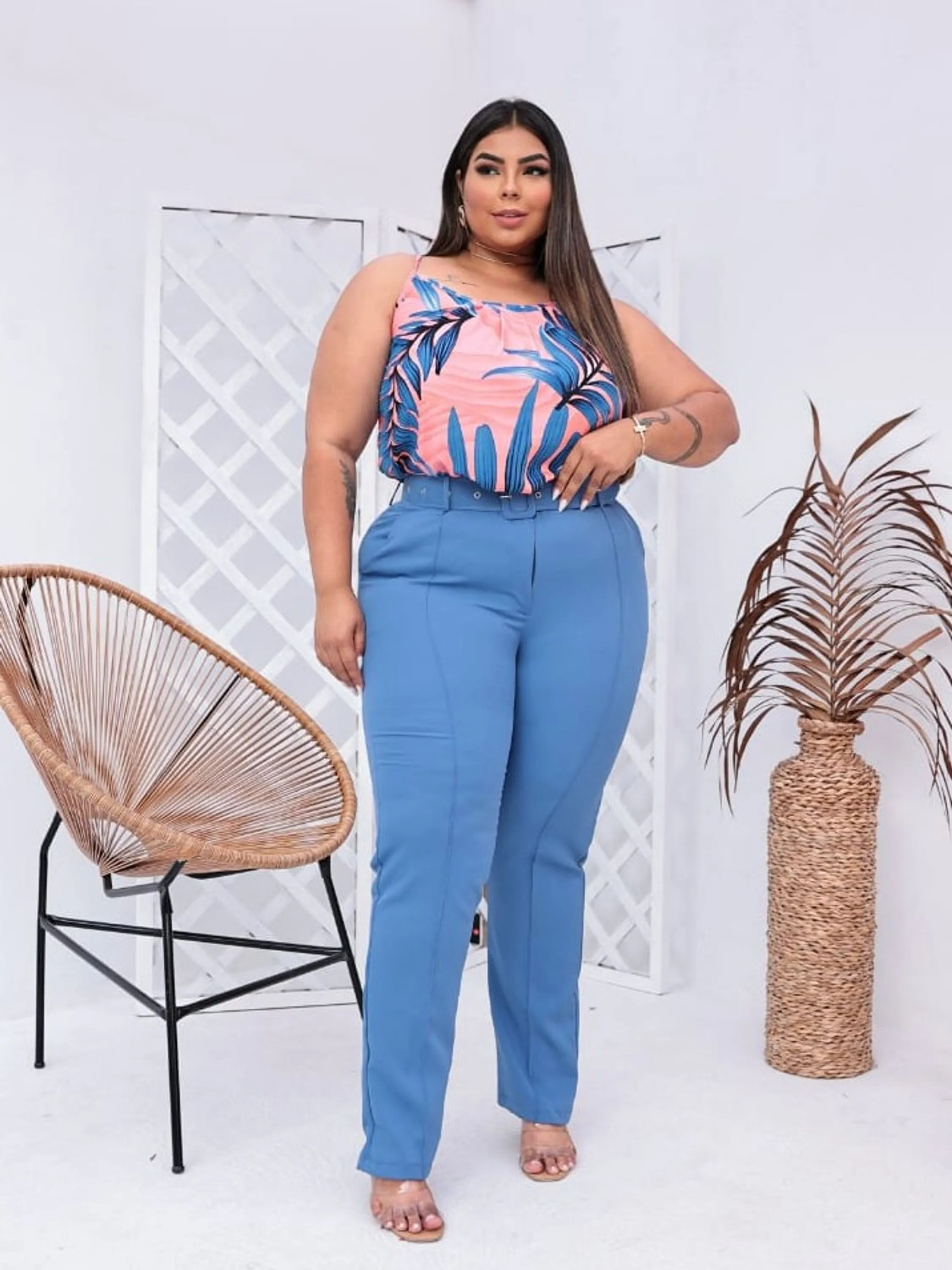 Calça Plus Size Alfaiataria Cintura Alta com Cinto