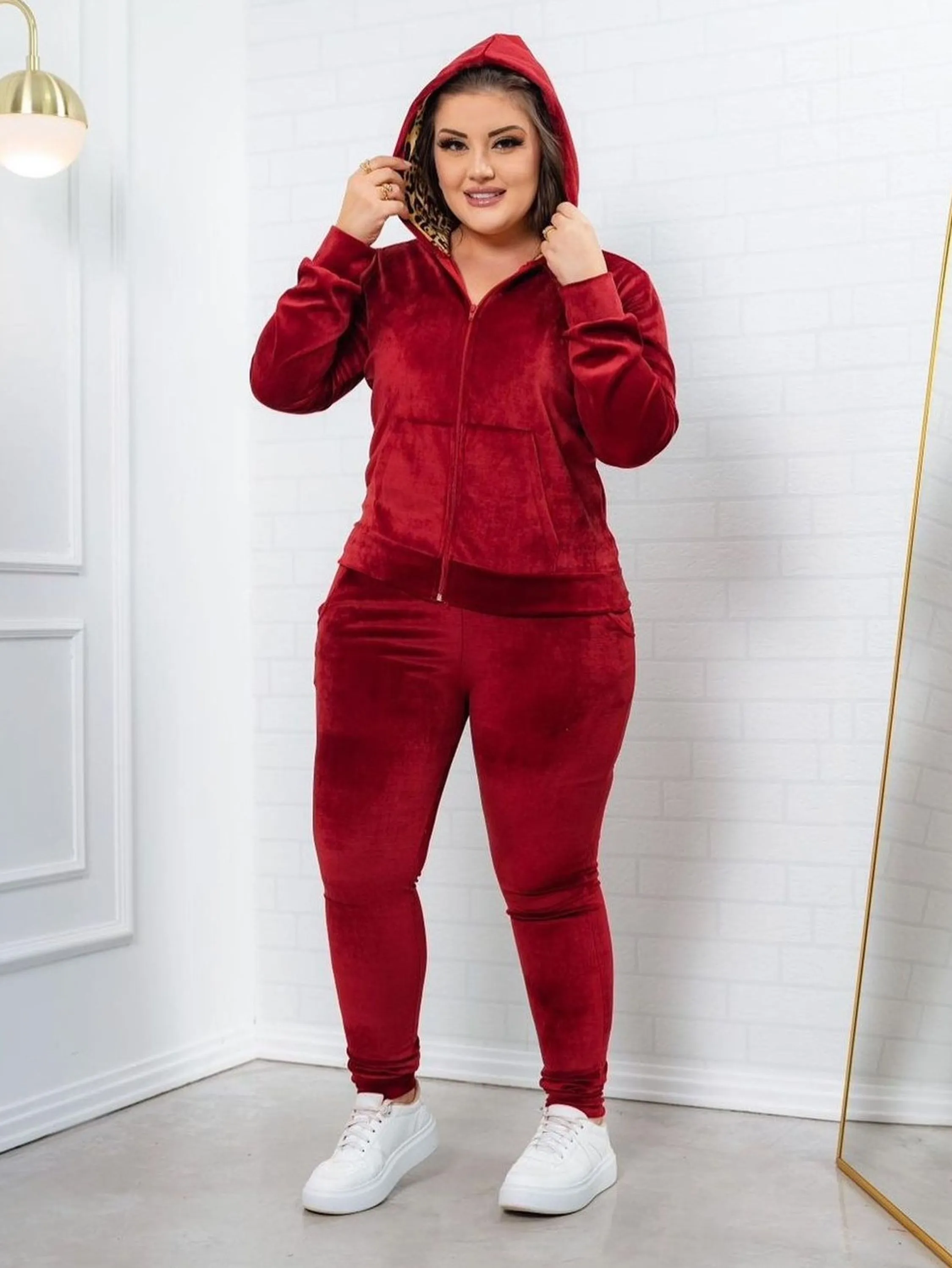 Conjunto Plush Plus Size Calça e Moletom Capuz Touca Detalhe em Onça