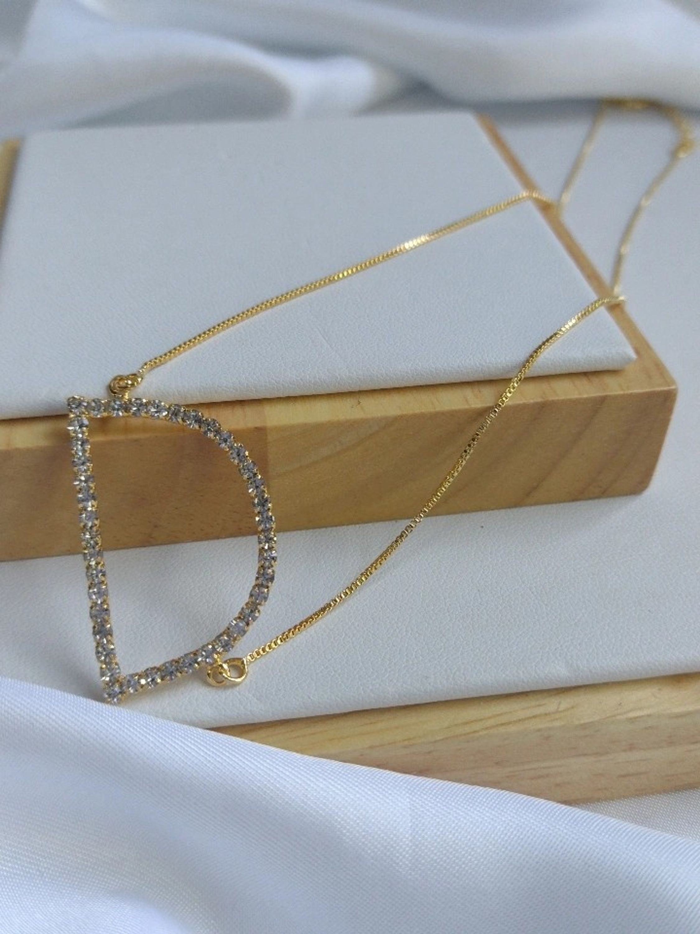 Colar letra Folheado -D