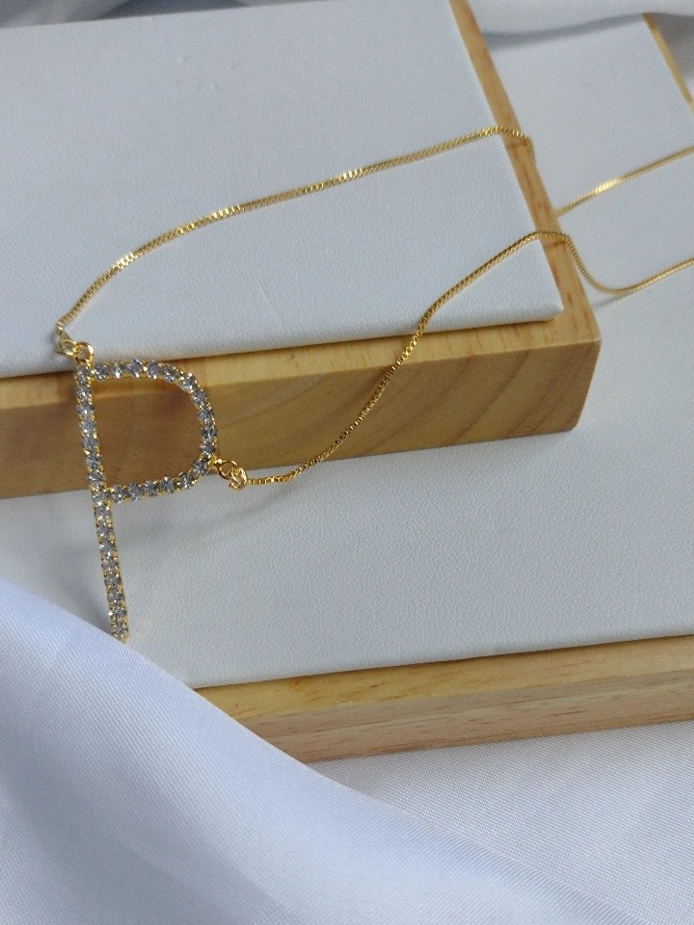 Colar letra Folheado -P