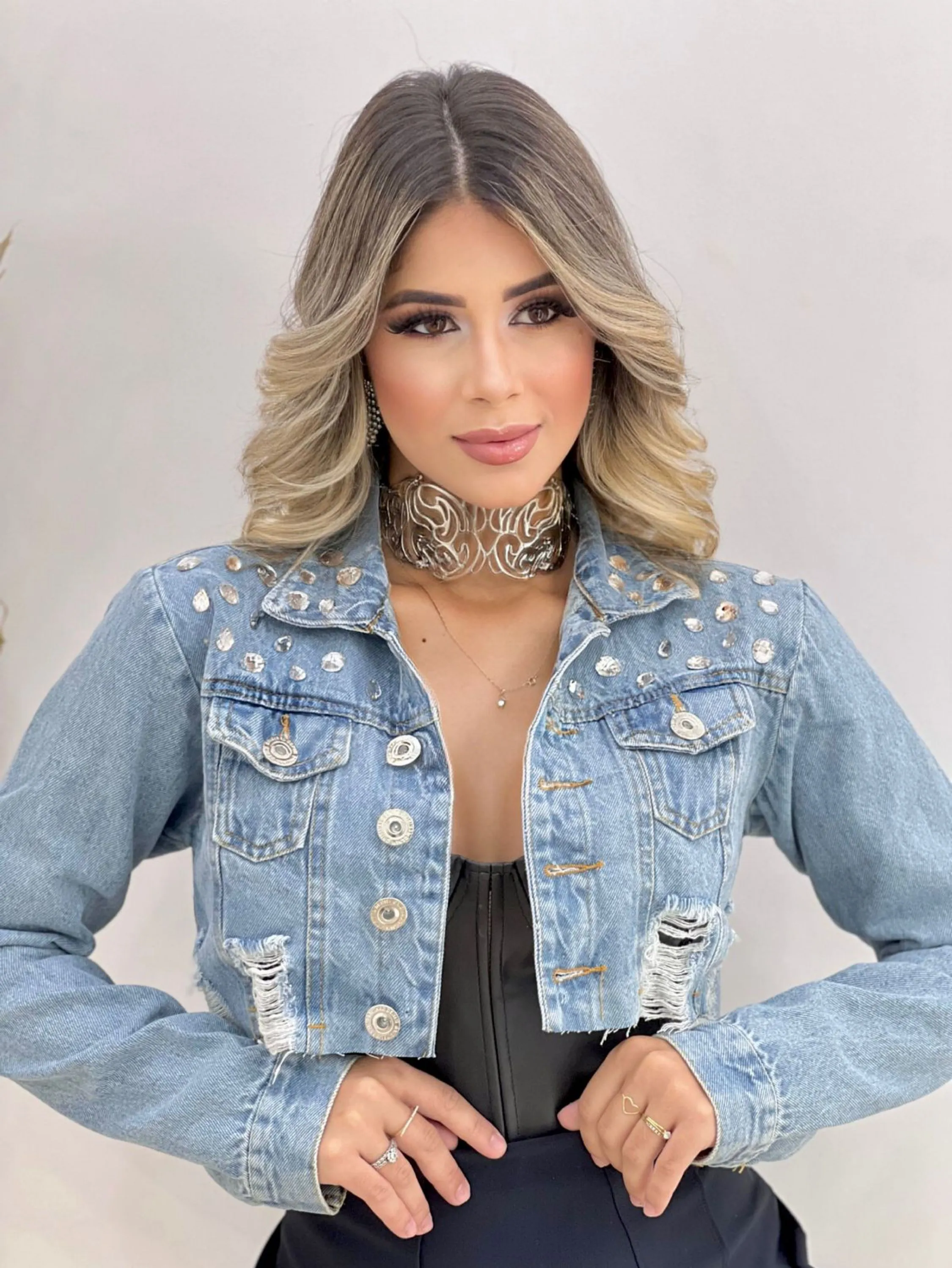 Jaqueta jeans com pedra feminina