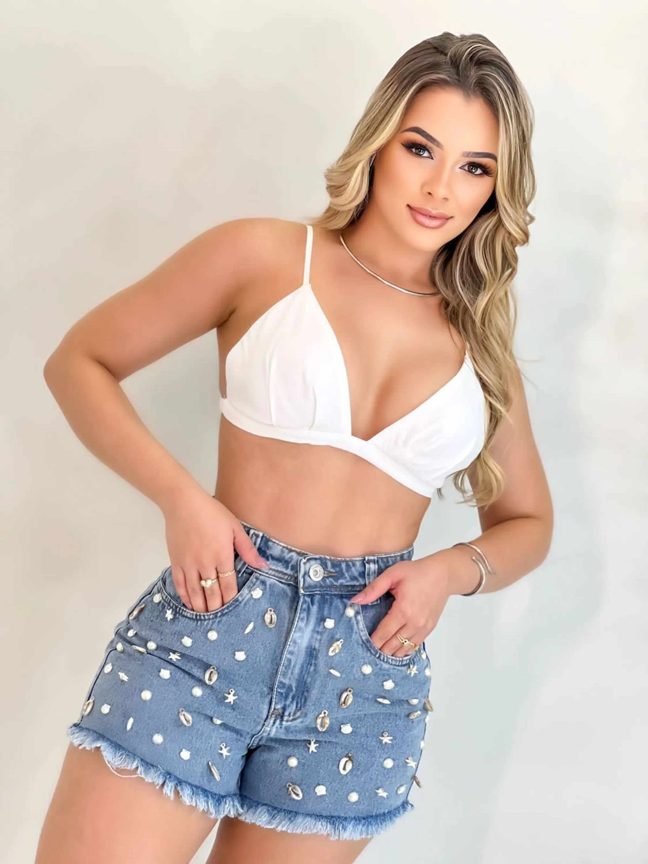 shorts jeans com pedra feminina