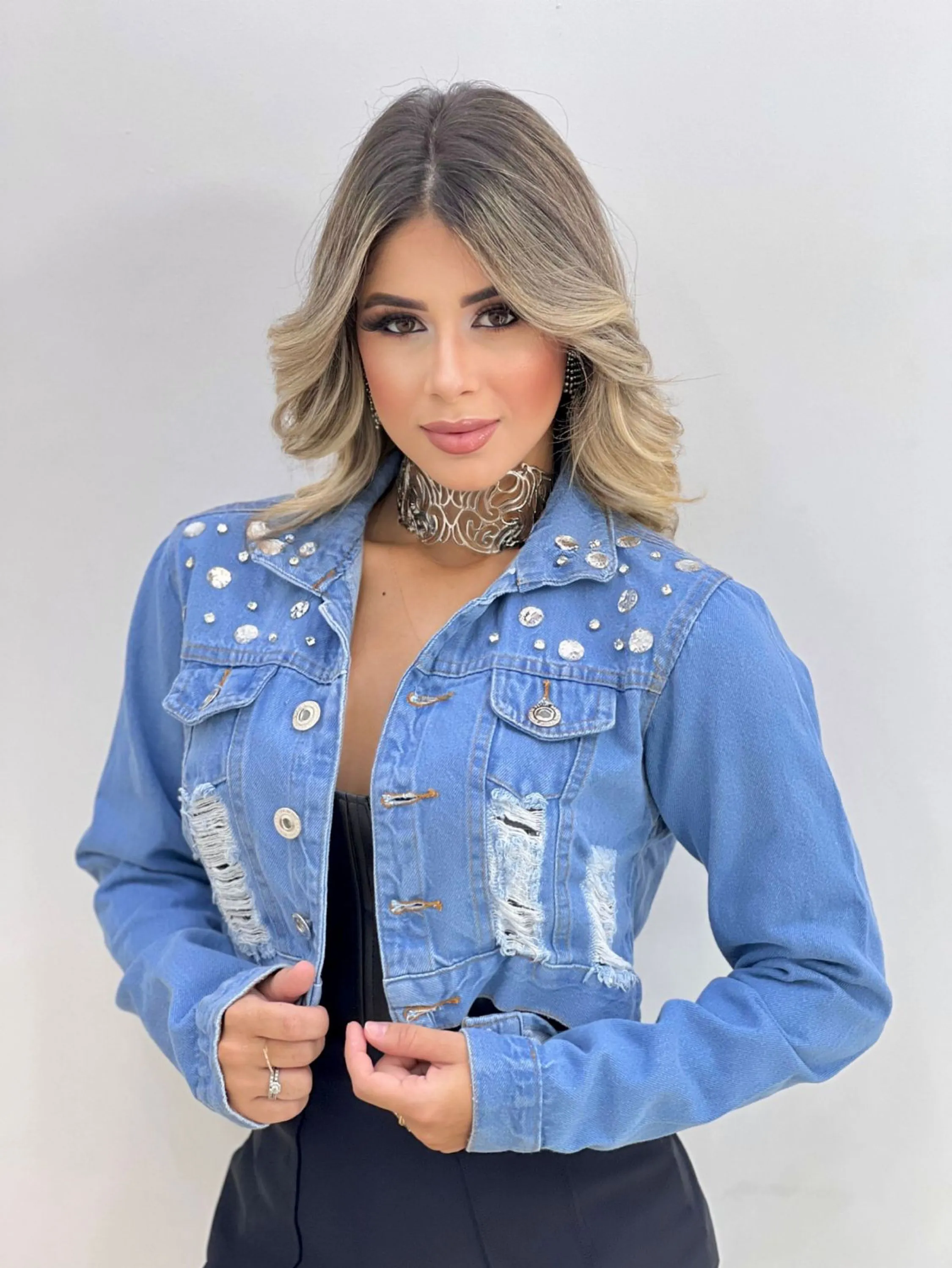 Jaqueta jeans com pedra feminina