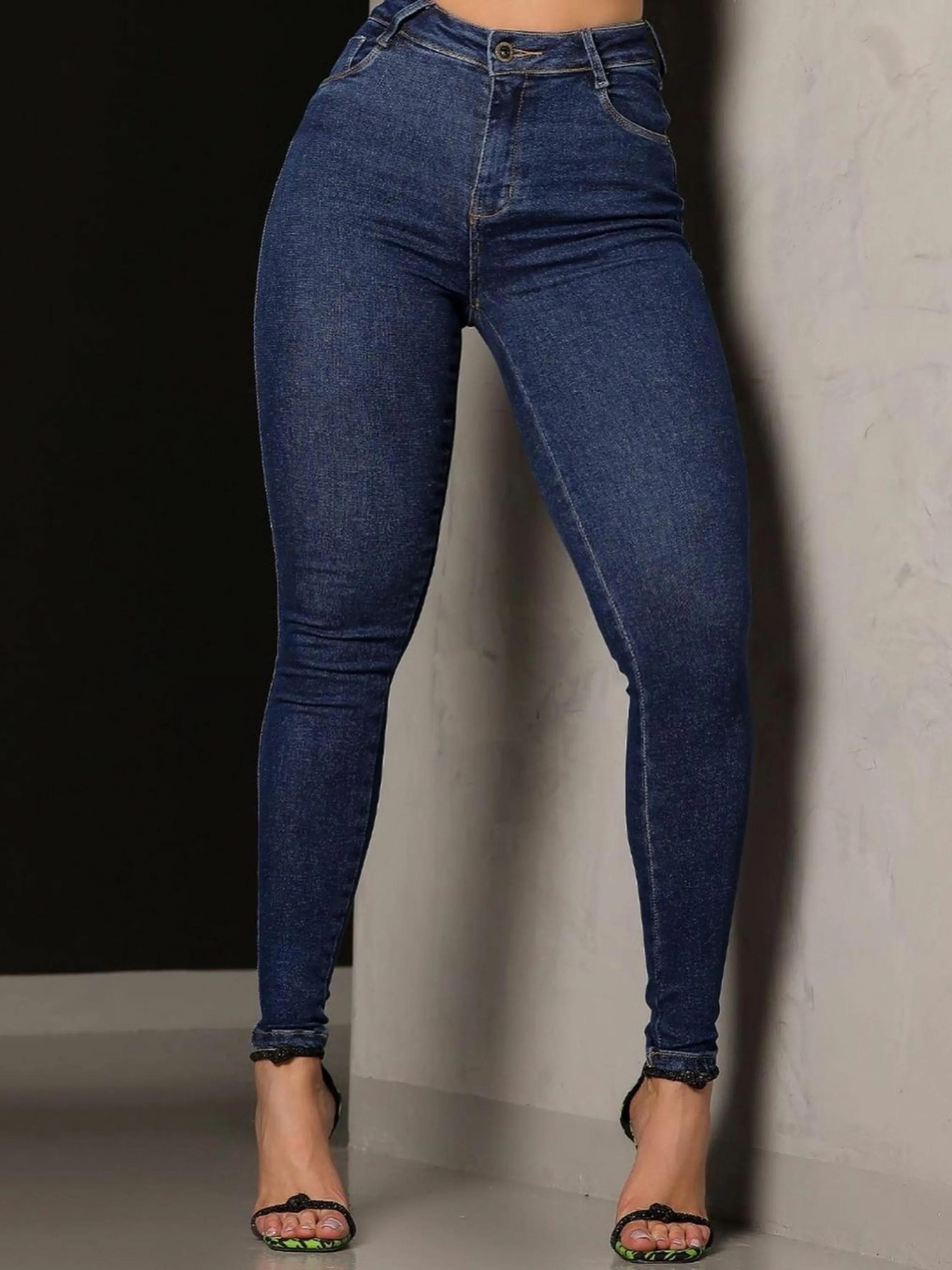 Calça jeans feminina escura 5643